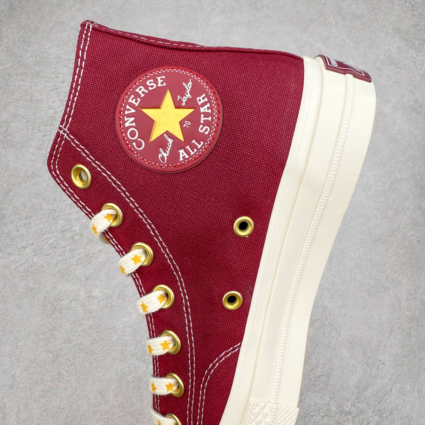 图片[7]-Converse Chuck 1970s 星星鞋🌟 匡威官方新款 经典70s鞋身搭配金色星星元素鞋带 后跟星星印花点缀与之相呼应 鞋带孔和内侧立体Logo的金色描边显得很高级 货号：A12462C 黑色 货号：A12463C 酒红 尺码：35 36 36.5 37 37.5 38 39 39.5 40 41 41.5 42 42.5 43 44-选品中心