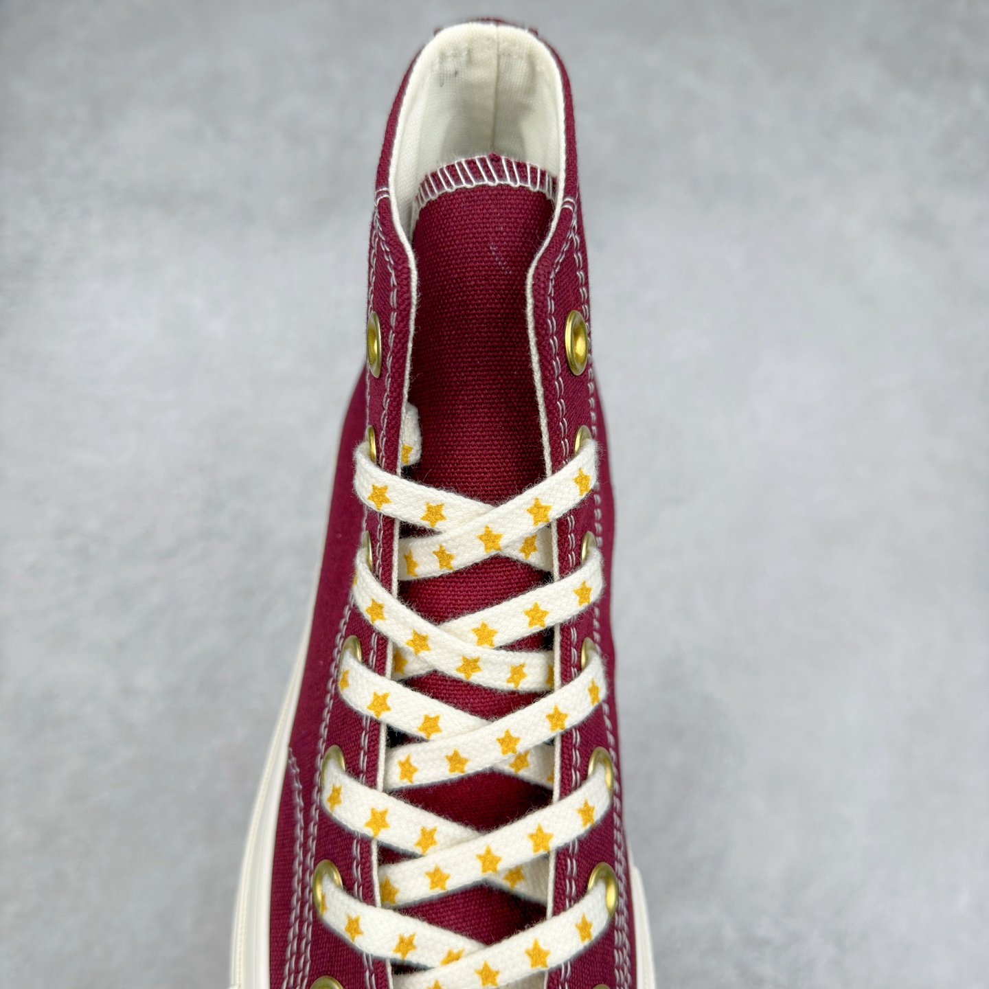 图片[5]-Converse Chuck 1970s 星星鞋🌟 匡威官方新款 经典70s鞋身搭配金色星星元素鞋带 后跟星星印花点缀与之相呼应 鞋带孔和内侧立体Logo的金色描边显得很高级 货号：A12462C 黑色 货号：A12463C 酒红 尺码：35 36 36.5 37 37.5 38 39 39.5 40 41 41.5 42 42.5 43 44-选品中心
