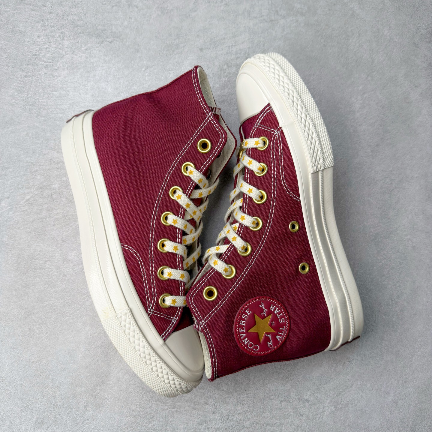 图片[3]-Converse Chuck 1970s 星星鞋🌟 匡威官方新款 经典70s鞋身搭配金色星星元素鞋带 后跟星星印花点缀与之相呼应 鞋带孔和内侧立体Logo的金色描边显得很高级 货号：A12462C 黑色 货号：A12463C 酒红 尺码：35 36 36.5 37 37.5 38 39 39.5 40 41 41.5 42 42.5 43 44-选品中心