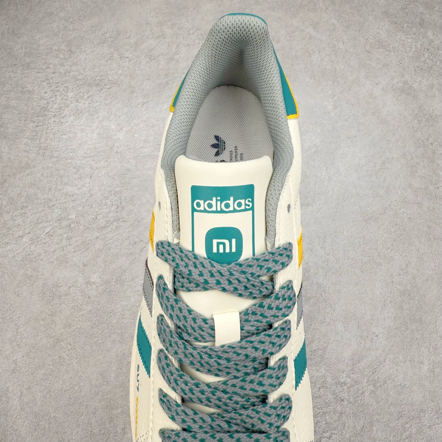 图片[5]-＃C2 AD Originals Superstar 经典复古贝壳头板鞋 SD6824 诞生于1969年 是第一双将全皮面鞋 身与橡胶鞋头结合在一起的低帮篮球鞋 Superstar最开始 是作为高帮篮球鞋Pro Model的低帮版本而出现的 但因为其独特和醒目的橡胶鞋头造型而让大家熟知 被大家形象地称为\\\”shelltoe\\\”贝壳头 在70年代的美国职业篮球场上 接近3/4的NBA球员都将这双Superstar作为场上用鞋 80年代之后 经过不断的改良和发展 Superstar逐渐成为横跨时装、音乐、街头文化、休闲和运动等各大领域的时尚潮鞋 尺码：36 36.5 37 38 38.5 39 40 40.5 41 42 42.5 43 44 44.5 45-选品中心