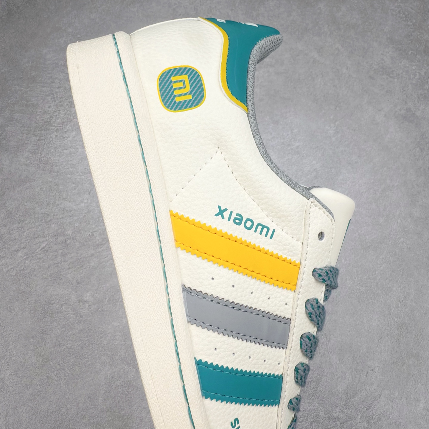 图片[6]-＃C2 AD Originals Superstar 经典复古贝壳头板鞋 SD6824 诞生于1969年 是第一双将全皮面鞋 身与橡胶鞋头结合在一起的低帮篮球鞋 Superstar最开始 是作为高帮篮球鞋Pro Model的低帮版本而出现的 但因为其独特和醒目的橡胶鞋头造型而让大家熟知 被大家形象地称为\\\”shelltoe\\\”贝壳头 在70年代的美国职业篮球场上 接近3/4的NBA球员都将这双Superstar作为场上用鞋 80年代之后 经过不断的改良和发展 Superstar逐渐成为横跨时装、音乐、街头文化、休闲和运动等各大领域的时尚潮鞋 尺码：36 36.5 37 38 38.5 39 40 40.5 41 42 42.5 43 44 44.5 45-选品中心