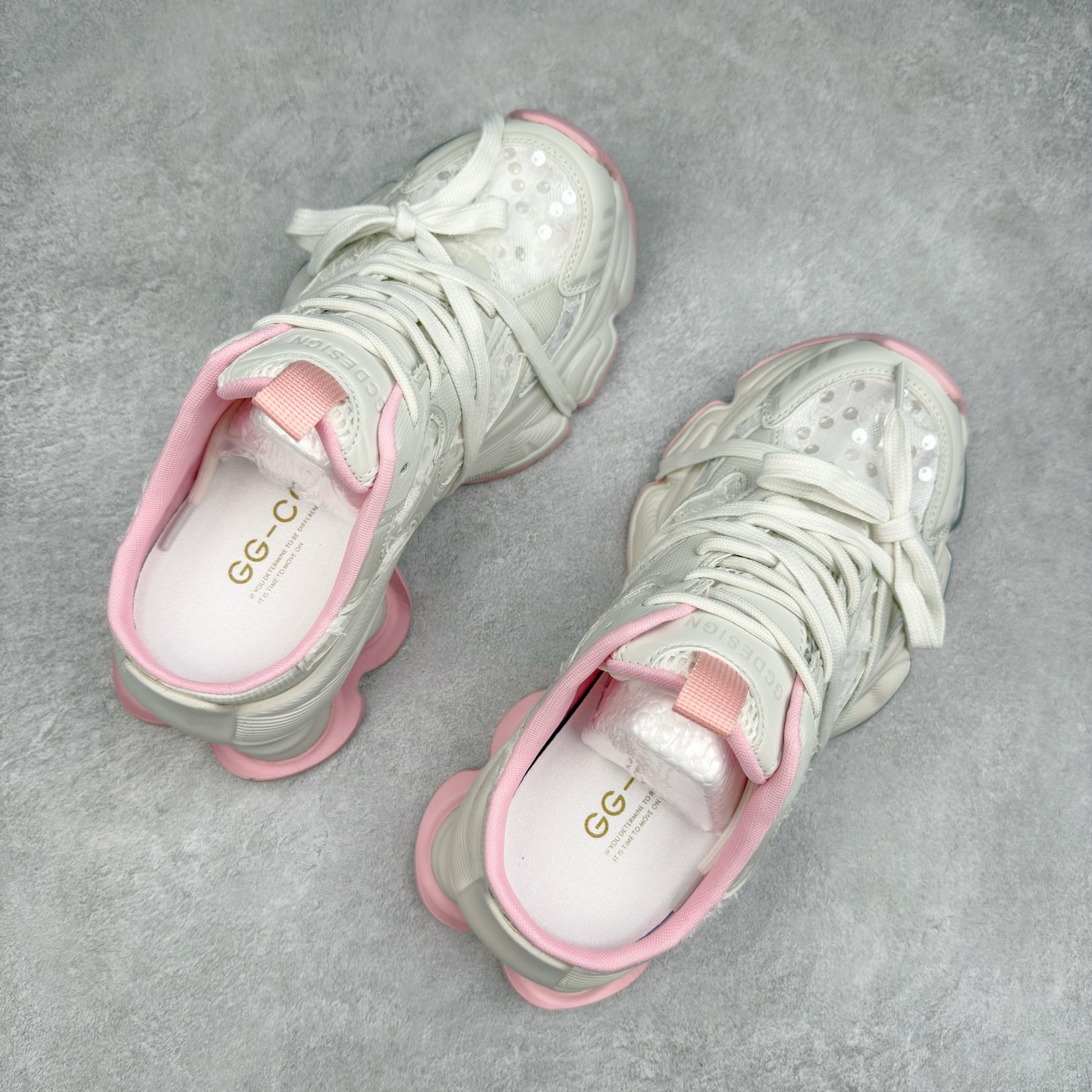 图片[3]-GG-CC白鹿同款老爹鞋 舒适百搭厚底春季新款女士休闲运动鞋系列 #广东大厂出品 完美细节 大长腿时髦look轻松定格 不费力展现率性氛围 酷帅机能风不规则设计大底 GGCC拼色造型设计 轻便舒适百搭 不管怎么搭都敲好看~ 尺码：35 36 37 38 39 40-选品中心