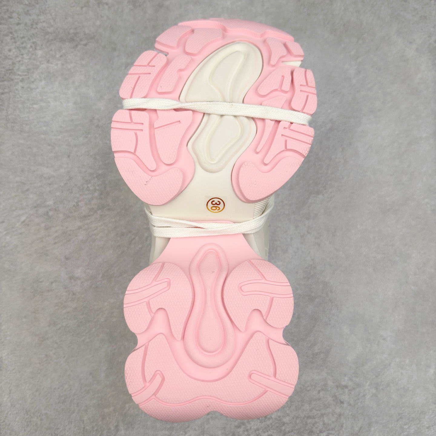 图片[9]-GG-CC白鹿同款老爹鞋 舒适百搭厚底春季新款女士休闲运动鞋系列 #广东大厂出品 完美细节 大长腿时髦look轻松定格 不费力展现率性氛围 酷帅机能风不规则设计大底 GGCC拼色造型设计 轻便舒适百搭 不管怎么搭都敲好看~ 尺码：35 36 37 38 39 40-选品中心