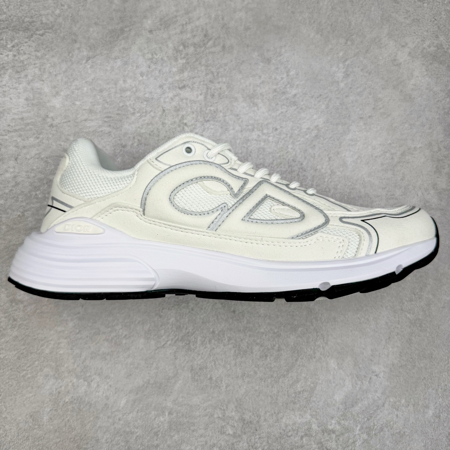 ＃福利特价 Dior B30 迪奥网眼织物低帮运动休闲鞋 该款系列采用黑网色眼织物白和色科技料面精心制 作饰以反光“CD30”图形标志 外格轻盈的刻雕效果橡胶鞋搭底配标志性点的缀提升格调 内弹部力细节塑造想理的舒适穿着体验可与各休式闲造型配搭 彰显尚时现代的运风动范 尺码：36 37 35 39 40 41 42 43 44 45-选品中心