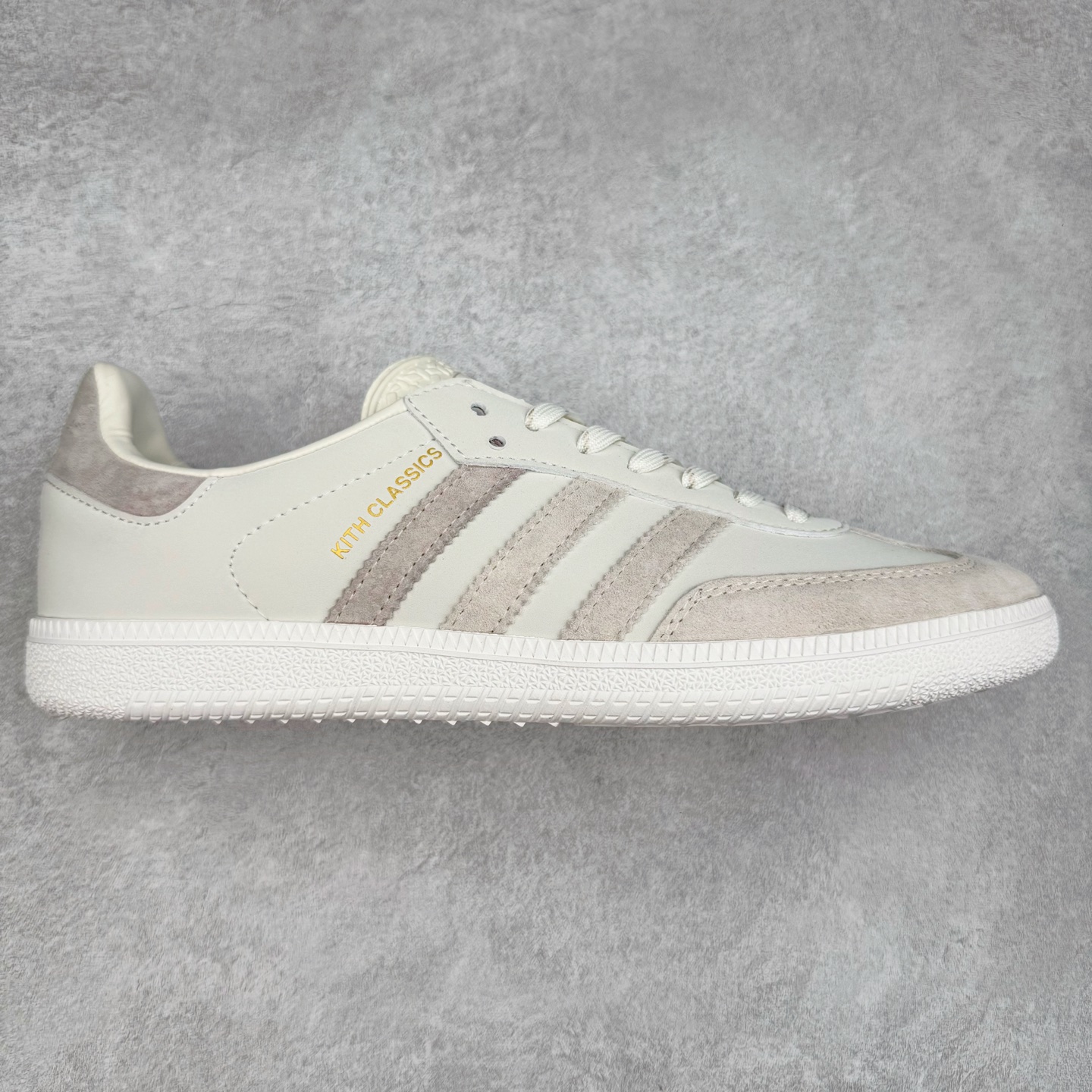 ＃纯原盲盒福利 AD Original Samba OG 桑巴复古经典轻便板鞋 白菜价亏本清仓套现转新款 机不可失 好好把握 随机一双 只选尺码 商品款式均为上架顶级款式 单品零售价格2×× 保证稳赚不赔 无通货 无烂货 会有轻微瑕疵的情况 友情提醒 买到是亏还是赚 每个人定义不同福袋闷包理论上和赌博心理相同玩的就是惊喜 玩的就是心跳活动商品无严重质量问题不退换‼️尺码：35 36 36.5 37 38 38.5 39 40 40.5 41 42 42.5 43 44 44.5 45-选品中心