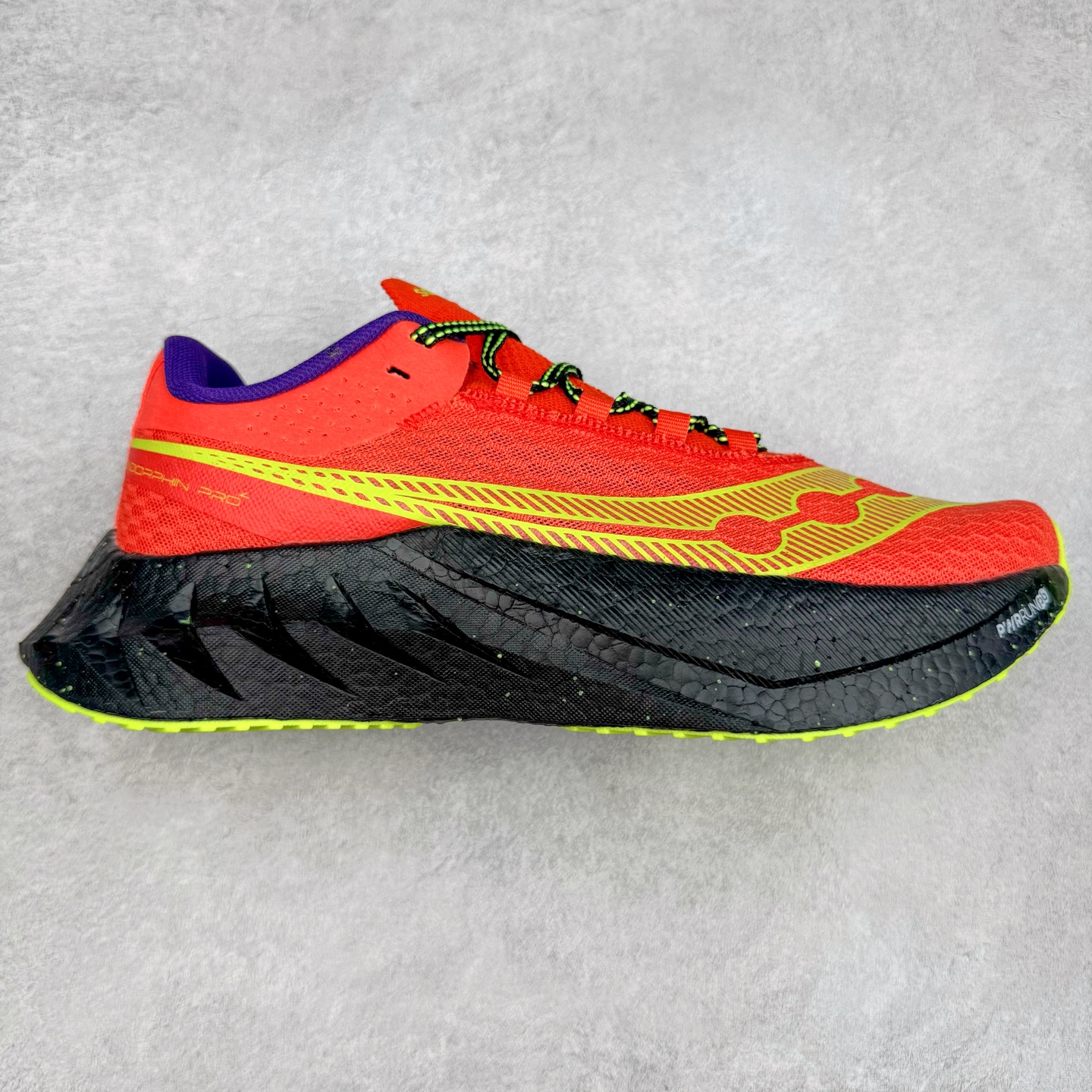 Saucony 索康尼ENDORPHIN Pro 啡速4 男女马拉松运动跑鞋 性能相比前几代再升级：鞋面采用全新升级的工学网设计 贴合脚部更透气 中底部分使用最新的PWRRUN+材质 搭配PWRRUN+鞋垫使中底的大幅加厚 10mm坡差进一步提供缓震、回弹性能 内底则采用了FORMFIT动态适应系统 动态契合脚型 提升包裹性和舒适性 提供更卓越的动态回馈体验 XT-900橡胶大底 可提供良好的抓地力和较强抗磨性能 尺码：36 36.5 37.5 38 38.5 39 40 40.5 41 42 42.5 43 44 44.5 45-选品中心