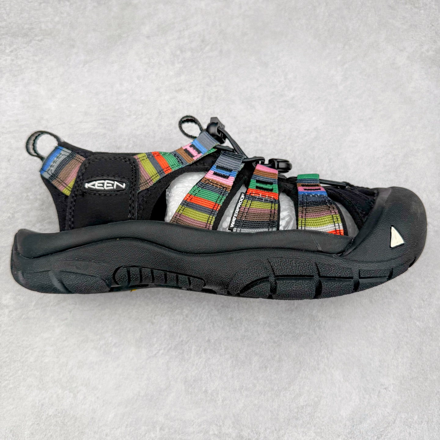 图片[2]-人气户外休闲鞋品牌-科恩Keen Uneek Flat-M 平底编织弹力穿搭溯溪涉水休闲户外凉鞋 #外贸订单出口品质#采用进口机台编制两根尼龙绳组成鞋面(快干衬里原料!!)#原装轻量级EVA中底缓震材质组合防滑橡胶外底部 夏季潮鞋,文青界的凉鞋至尊 都市机能户外品牌 KEEN 向来积极为其旗下大热鞋款 UNEEK 推出联名款，后跟为全封闭设计，快干衬里，HIGH-TRACTION橡胶外底，及轻量级EVA中底，达到轻量缓震的同时减轻重量。尺码：35 36 37 38 40 41 42 43 44 45-选品中心