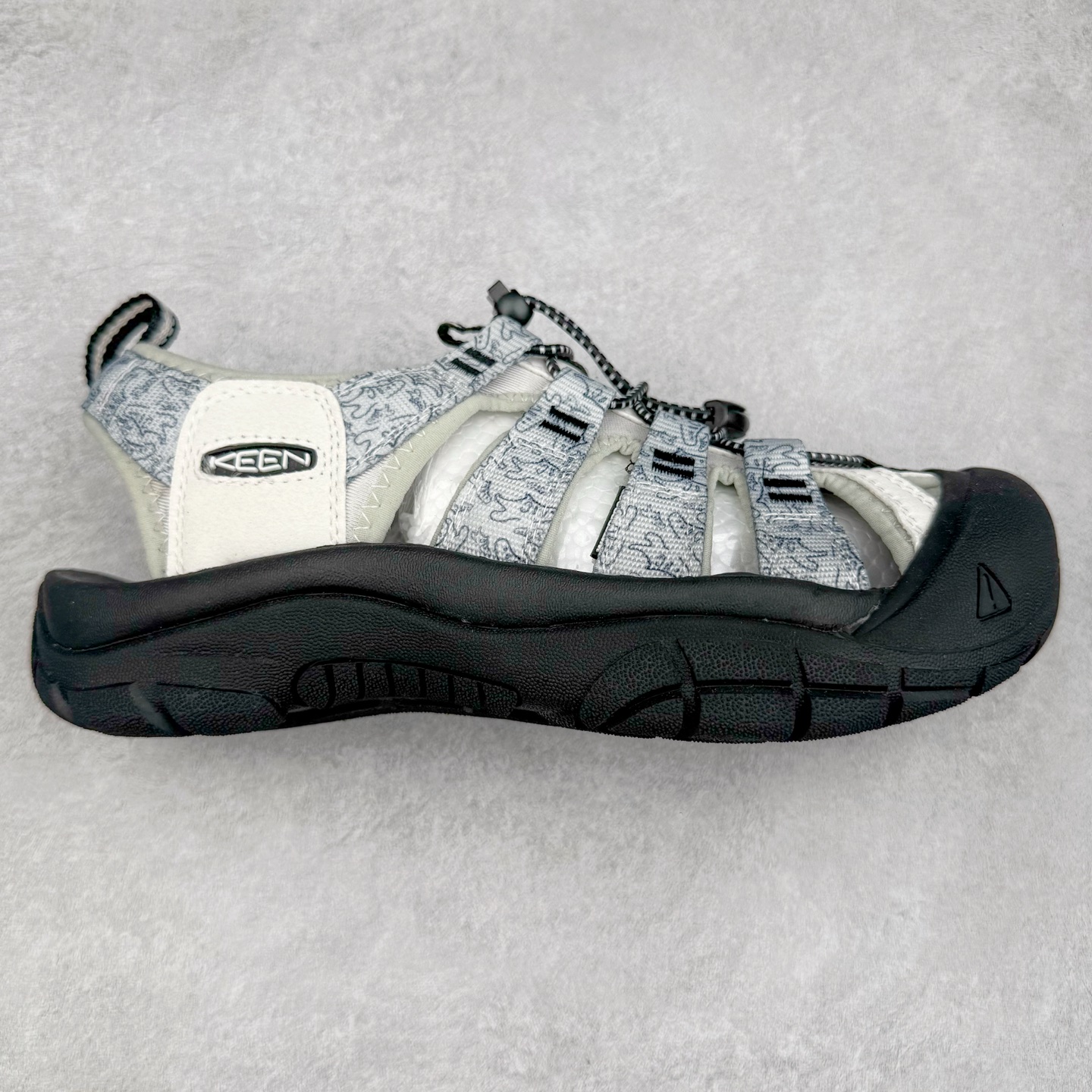 图片[9]-人气户外休闲鞋品牌-科恩Keen Uneek Flat-M 平底编织弹力穿搭溯溪涉水休闲户外凉鞋 #外贸订单出口品质#采用进口机台编制两根尼龙绳组成鞋面(快干衬里原料!!)#原装轻量级EVA中底缓震材质组合防滑橡胶外底部 夏季潮鞋,文青界的凉鞋至尊 都市机能户外品牌 KEEN 向来积极为其旗下大热鞋款 UNEEK 推出联名款，后跟为全封闭设计，快干衬里，HIGH-TRACTION橡胶外底，及轻量级EVA中底，达到轻量缓震的同时减轻重量。尺码：35 36 37 38 40 41 42 43 44 45-选品中心