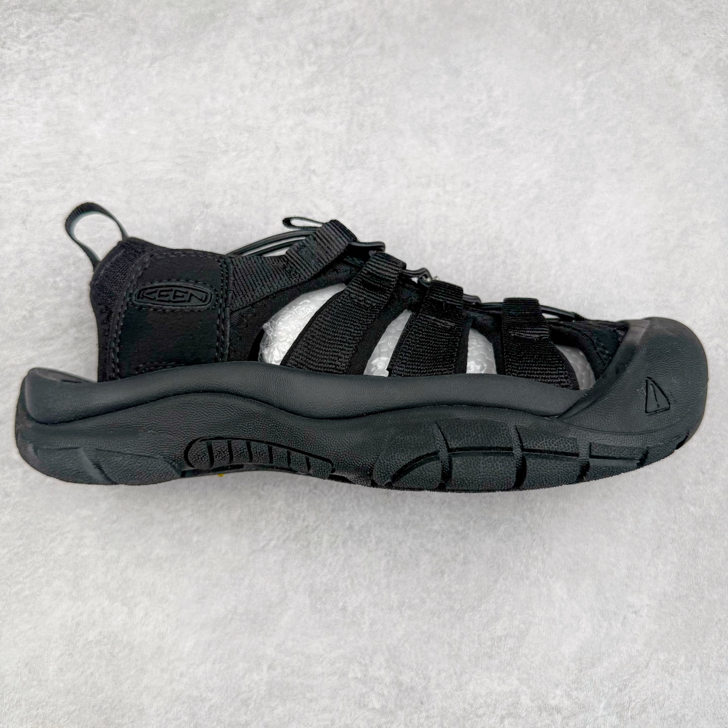 图片[8]-人气户外休闲鞋品牌-科恩Keen Uneek Flat-M 平底编织弹力穿搭溯溪涉水休闲户外凉鞋 #外贸订单出口品质#采用进口机台编制两根尼龙绳组成鞋面(快干衬里原料!!)#原装轻量级EVA中底缓震材质组合防滑橡胶外底部 夏季潮鞋,文青界的凉鞋至尊 都市机能户外品牌 KEEN 向来积极为其旗下大热鞋款 UNEEK 推出联名款，后跟为全封闭设计，快干衬里，HIGH-TRACTION橡胶外底，及轻量级EVA中底，达到轻量缓震的同时减轻重量。尺码：35 36 37 38 40 41 42 43 44 45-选品中心