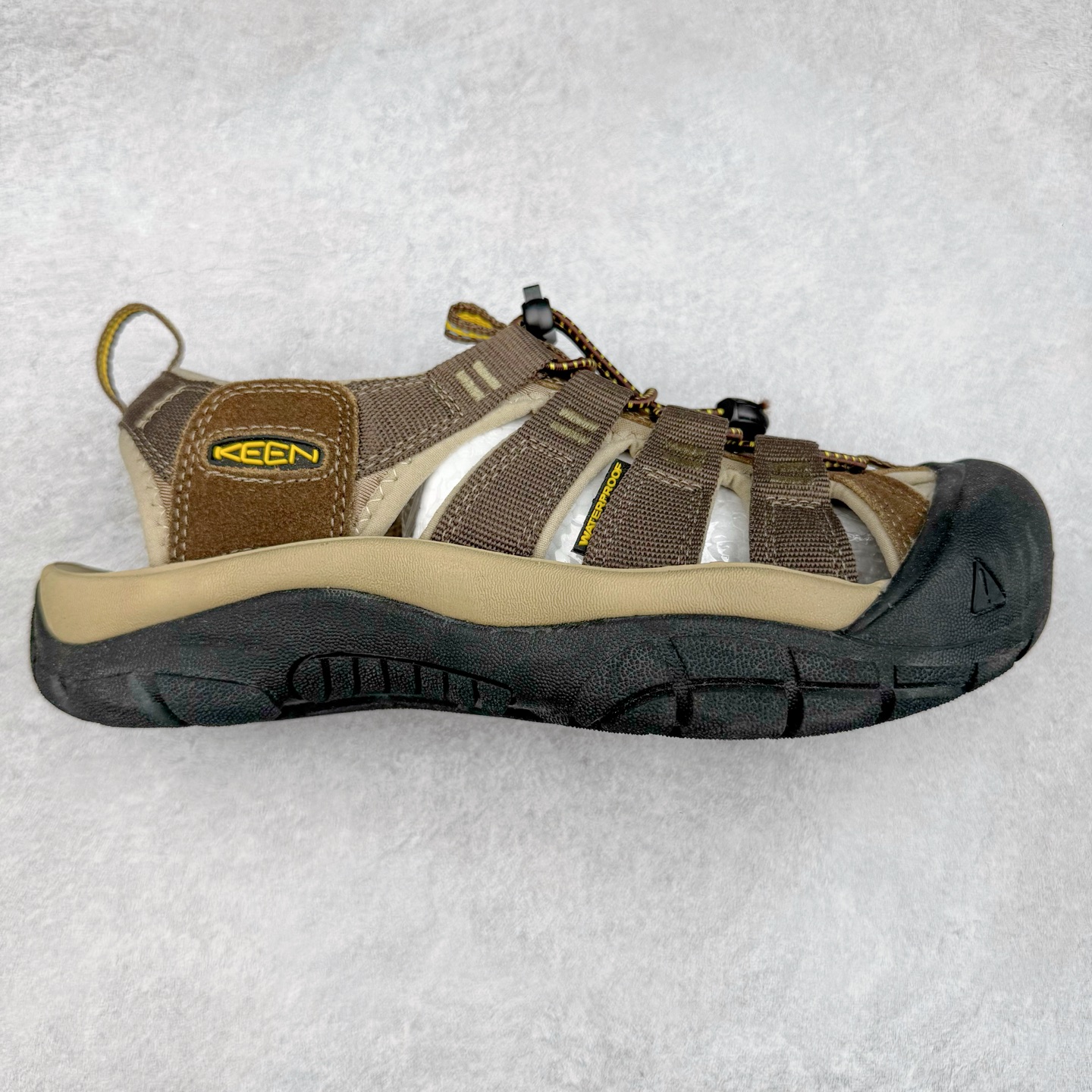 图片[11]-人气户外休闲鞋品牌-科恩Keen Uneek Flat-M 平底编织弹力穿搭溯溪涉水休闲户外凉鞋 #外贸订单出口品质#采用进口机台编制两根尼龙绳组成鞋面(快干衬里原料!!)#原装轻量级EVA中底缓震材质组合防滑橡胶外底部 夏季潮鞋,文青界的凉鞋至尊 都市机能户外品牌 KEEN 向来积极为其旗下大热鞋款 UNEEK 推出联名款，后跟为全封闭设计，快干衬里，HIGH-TRACTION橡胶外底，及轻量级EVA中底，达到轻量缓震的同时减轻重量。尺码：35 36 37 38 40 41 42 43 44 45-选品中心