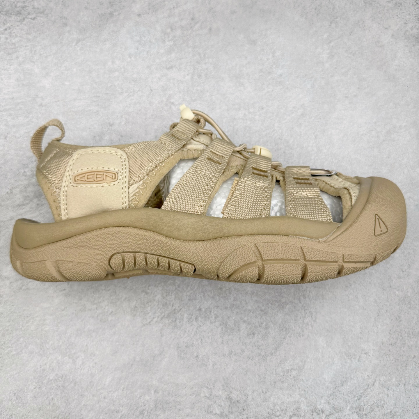 图片[3]-人气户外休闲鞋品牌-科恩Keen Uneek Flat-M 平底编织弹力穿搭溯溪涉水休闲户外凉鞋 #外贸订单出口品质#采用进口机台编制两根尼龙绳组成鞋面(快干衬里原料!!)#原装轻量级EVA中底缓震材质组合防滑橡胶外底部 夏季潮鞋,文青界的凉鞋至尊 都市机能户外品牌 KEEN 向来积极为其旗下大热鞋款 UNEEK 推出联名款，后跟为全封闭设计，快干衬里，HIGH-TRACTION橡胶外底，及轻量级EVA中底，达到轻量缓震的同时减轻重量。尺码：35 36 37 38 40 41 42 43 44 45-选品中心