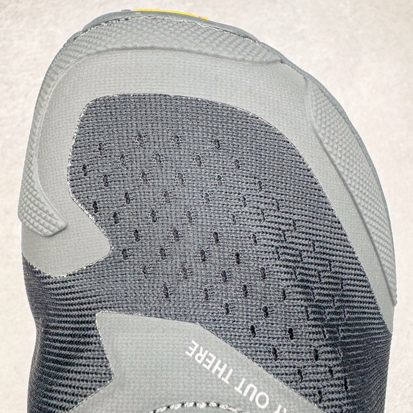 图片[14]-＃纯原 Altra OLYMPUS 6 奥创奥林匹斯六代舒适百搭防滑耐磨低帮户外跑步鞋 2009年，长跑精英运动员Golden Harper在美国犹他州创立了“Altra Footwear”，跑鞋特点是采用舒适的FootShape™M（很适鞋楦）设计和独特的BalancedCushioning™（平衡缓冲）技术，帮助遭受伤病困扰的跑者回归跑步，从而迅速积累起良好的口碑。2011年品牌迅速发展，屡获大奖。2015年开始不仅占据全美跑鞋前十，足迹更是遍布全球。2016年Altra正式进入中国市场，凭借独特的品牌风格以及出色的性能表现，三年来获得越来越多普通跑者的喜爱。销售业绩增长迅速，成为中国越野跑市场占有量前三的跑鞋品牌。实拍调校N版已经零色差零失真 百分百还原实物色彩所见即所得 不存在货不对板色差等低级问题 选购参考实物拍摄 不混卖不参货 只用心做好货严格选品 承诺混一赔十 尺码：39 40 40.5 41 42 42.5 43 44 44.5 45-选品中心