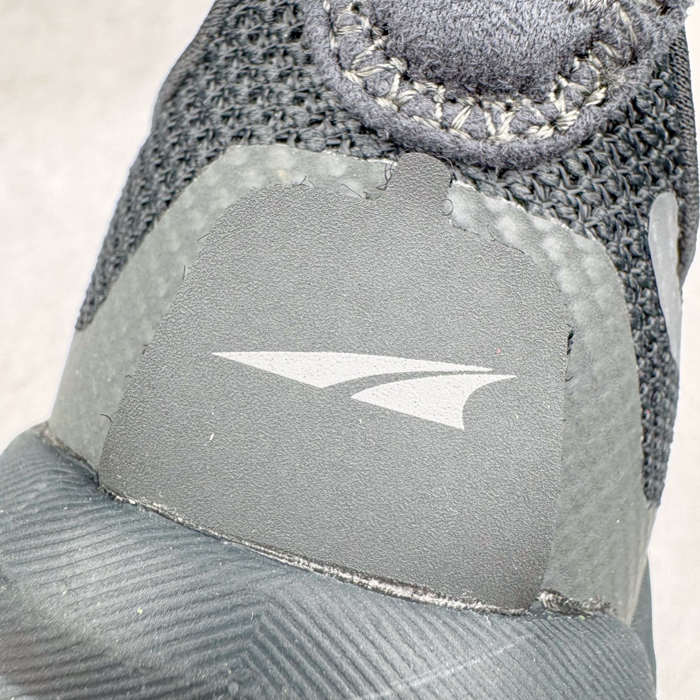 图片[15]-＃纯原 Altra OLYMPUS 6 奥创奥林匹斯六代舒适百搭防滑耐磨低帮户外跑步鞋 2009年，长跑精英运动员Golden Harper在美国犹他州创立了“Altra Footwear”，跑鞋特点是采用舒适的FootShape™M（很适鞋楦）设计和独特的BalancedCushioning™（平衡缓冲）技术，帮助遭受伤病困扰的跑者回归跑步，从而迅速积累起良好的口碑。2011年品牌迅速发展，屡获大奖。2015年开始不仅占据全美跑鞋前十，足迹更是遍布全球。2016年Altra正式进入中国市场，凭借独特的品牌风格以及出色的性能表现，三年来获得越来越多普通跑者的喜爱。销售业绩增长迅速，成为中国越野跑市场占有量前三的跑鞋品牌。实拍调校N版已经零色差零失真 百分百还原实物色彩所见即所得 不存在货不对板色差等低级问题 选购参考实物拍摄 不混卖不参货 只用心做好货严格选品 承诺混一赔十 尺码：39 40 40.5 41 42 42.5 43 44 44.5 45-选品中心