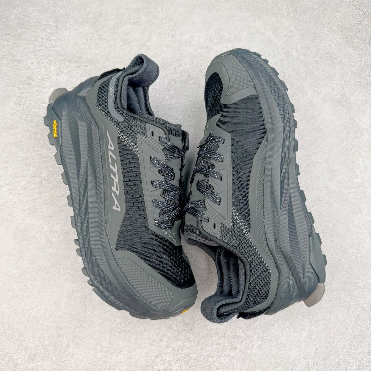 图片[3]-＃纯原 Altra OLYMPUS 6 奥创奥林匹斯六代舒适百搭防滑耐磨低帮户外跑步鞋 2009年，长跑精英运动员Golden Harper在美国犹他州创立了“Altra Footwear”，跑鞋特点是采用舒适的FootShape™M（很适鞋楦）设计和独特的BalancedCushioning™（平衡缓冲）技术，帮助遭受伤病困扰的跑者回归跑步，从而迅速积累起良好的口碑。2011年品牌迅速发展，屡获大奖。2015年开始不仅占据全美跑鞋前十，足迹更是遍布全球。2016年Altra正式进入中国市场，凭借独特的品牌风格以及出色的性能表现，三年来获得越来越多普通跑者的喜爱。销售业绩增长迅速，成为中国越野跑市场占有量前三的跑鞋品牌。实拍调校N版已经零色差零失真 百分百还原实物色彩所见即所得 不存在货不对板色差等低级问题 选购参考实物拍摄 不混卖不参货 只用心做好货严格选品 承诺混一赔十 尺码：39 40 40.5 41 42 42.5 43 44 44.5 45-选品中心