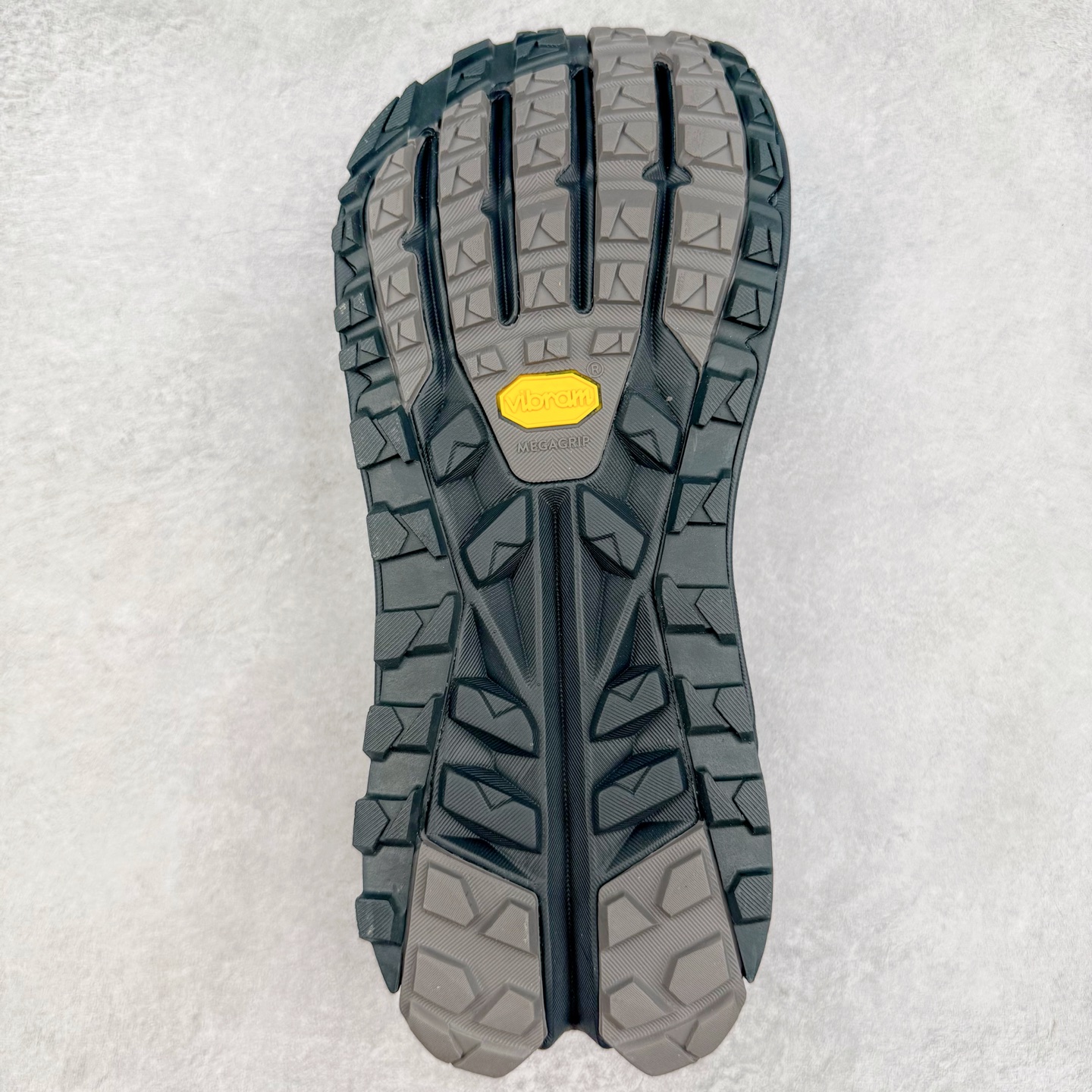 图片[9]-＃纯原 Altra OLYMPUS 6 奥创奥林匹斯六代舒适百搭防滑耐磨低帮户外跑步鞋 2009年，长跑精英运动员Golden Harper在美国犹他州创立了“Altra Footwear”，跑鞋特点是采用舒适的FootShape™M（很适鞋楦）设计和独特的BalancedCushioning™（平衡缓冲）技术，帮助遭受伤病困扰的跑者回归跑步，从而迅速积累起良好的口碑。2011年品牌迅速发展，屡获大奖。2015年开始不仅占据全美跑鞋前十，足迹更是遍布全球。2016年Altra正式进入中国市场，凭借独特的品牌风格以及出色的性能表现，三年来获得越来越多普通跑者的喜爱。销售业绩增长迅速，成为中国越野跑市场占有量前三的跑鞋品牌。实拍调校N版已经零色差零失真 百分百还原实物色彩所见即所得 不存在货不对板色差等低级问题 选购参考实物拍摄 不混卖不参货 只用心做好货严格选品 承诺混一赔十 尺码：39 40 40.5 41 42 42.5 43 44 44.5 45-选品中心