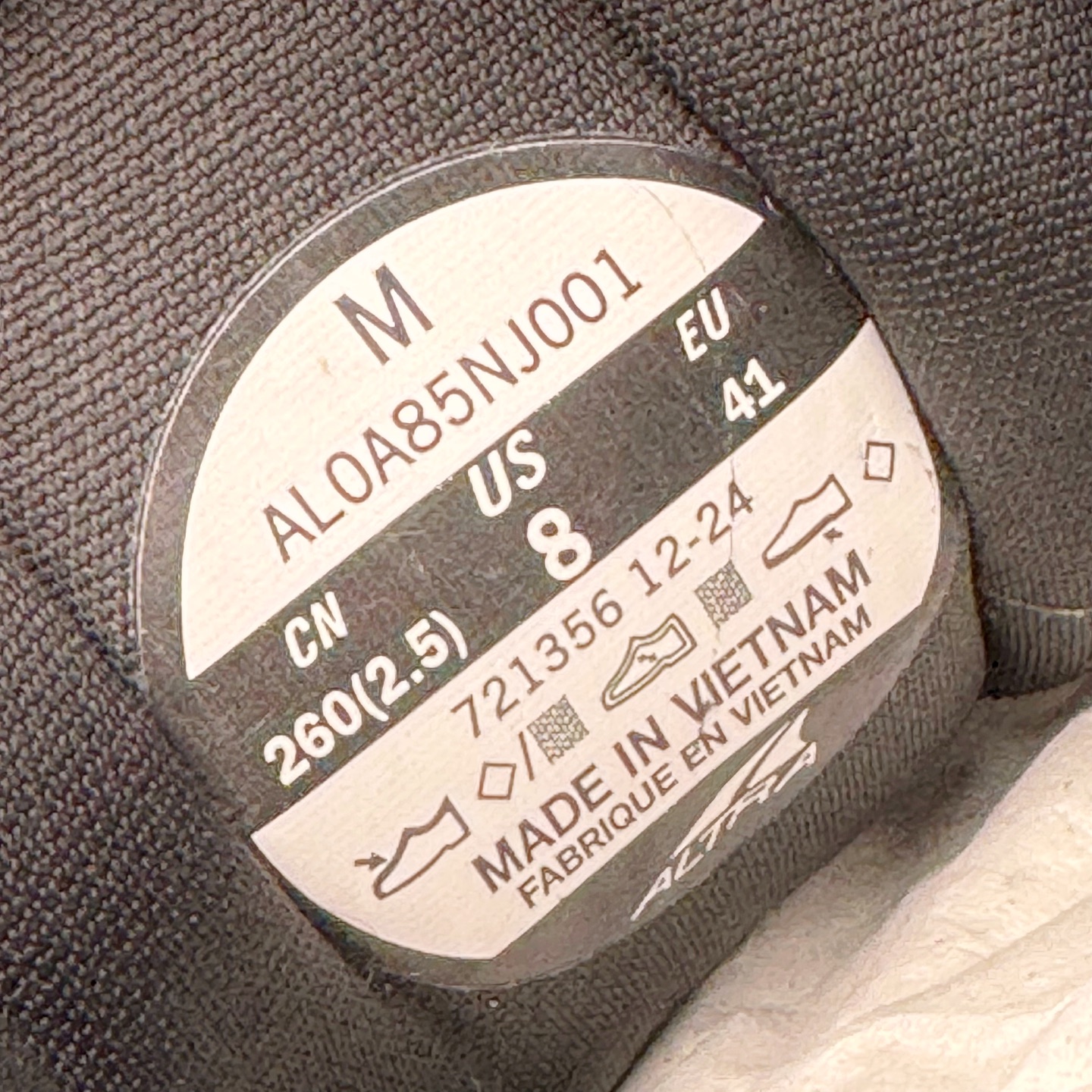 图片[11]-＃纯原 Altra OLYMPUS 6 奥创奥林匹斯六代舒适百搭防滑耐磨低帮户外跑步鞋 2009年，长跑精英运动员Golden Harper在美国犹他州创立了“Altra Footwear”，跑鞋特点是采用舒适的FootShape™M（很适鞋楦）设计和独特的BalancedCushioning™（平衡缓冲）技术，帮助遭受伤病困扰的跑者回归跑步，从而迅速积累起良好的口碑。2011年品牌迅速发展，屡获大奖。2015年开始不仅占据全美跑鞋前十，足迹更是遍布全球。2016年Altra正式进入中国市场，凭借独特的品牌风格以及出色的性能表现，三年来获得越来越多普通跑者的喜爱。销售业绩增长迅速，成为中国越野跑市场占有量前三的跑鞋品牌。实拍调校N版已经零色差零失真 百分百还原实物色彩所见即所得 不存在货不对板色差等低级问题 选购参考实物拍摄 不混卖不参货 只用心做好货严格选品 承诺混一赔十 尺码：39 40 40.5 41 42 42.5 43 44 44.5 45-选品中心