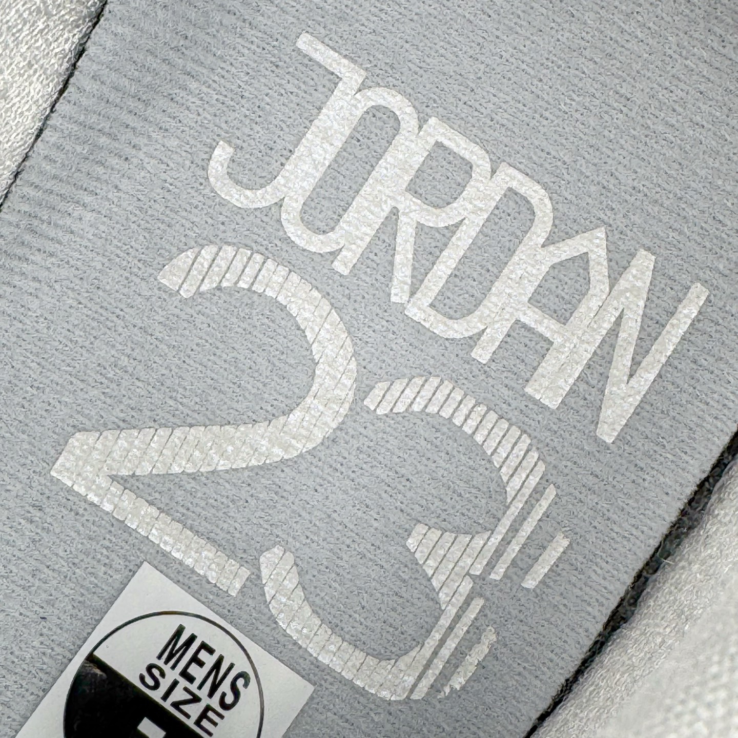 图片[12]-＃XC纯原 Air Jordan AJ1 Retro Low OG CNY蛇年限定 白灰渐变 HF3144-100 XC原厂全套原楦原纸板冲刀磨具开发 原厂皮料加持 原厂港宝加持定型后跟R度完美 同源原厂电绣 鬼脸飞翼针数密度立体效果一致 百分百一致原鞋 原厂拉帮工艺 针距密度一致 后跟弧度收口自然不对折 极致一眼正品既视感 进口玻璃冲刀皮料裁剪零毛边 全鞋电脑针车工艺 品控清洁度最高QC检验标准 免检产品 原厂订购鞋盒、鞋标、防尘纸、鞋撑、鞋带 追求极致的原厂味道 尺码：36 36.5 37.5 38 38.5 39 40 40.5 41 42 42.5 43 44 44.5 45 46 47.5-选品中心