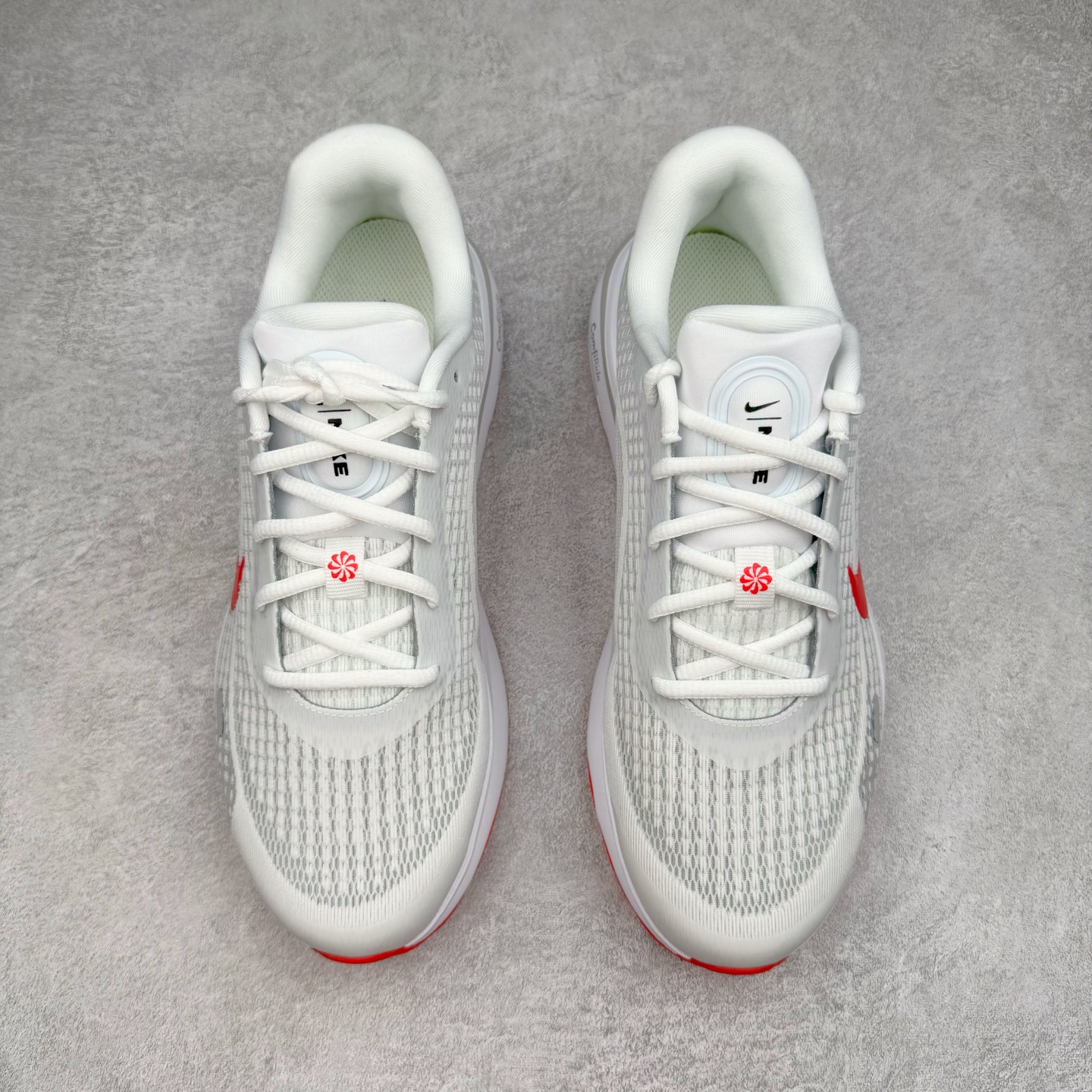 图片[2]-＃TG纯原 NK Journey Run 旅程慢跑系列低帮轻质缓震休闲运动公路跑步鞋 FN0228-106 采用科技织法轻盈织物合成鞋面材质 搭载柔软厚实ComfiRide 泡绵缓震组合外置防滑耐磨橡胶底片 穿上 Journey Run 公路跑步鞋 尽情畅跑 享受每一步的风景 搭载柔软厚实的 ComfiRide 泡绵缓震配置 助你征服充满挑战的路面 大步流星 微笑前行 该鞋款舒适非凡 让你爱不释脚 尺码：35.5 36 36.5 37.5 38 38.5 39 40 40.5 41 42 42.5 43 44 44.5 45-选品中心