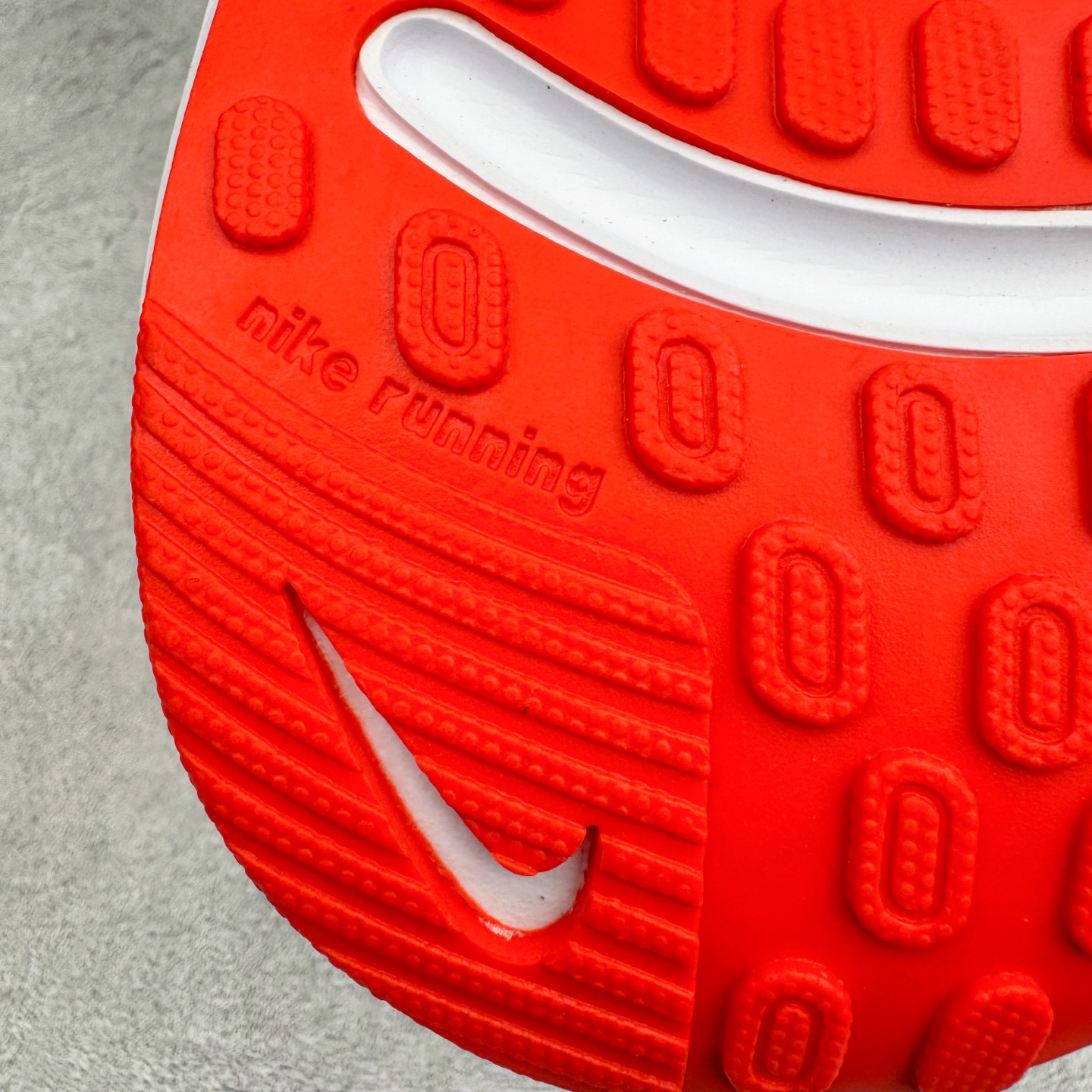 图片[11]-＃TG纯原 NK Journey Run 旅程慢跑系列低帮轻质缓震休闲运动公路跑步鞋 FN0228-106 采用科技织法轻盈织物合成鞋面材质 搭载柔软厚实ComfiRide 泡绵缓震组合外置防滑耐磨橡胶底片 穿上 Journey Run 公路跑步鞋 尽情畅跑 享受每一步的风景 搭载柔软厚实的 ComfiRide 泡绵缓震配置 助你征服充满挑战的路面 大步流星 微笑前行 该鞋款舒适非凡 让你爱不释脚 尺码：35.5 36 36.5 37.5 38 38.5 39 40 40.5 41 42 42.5 43 44 44.5 45-选品中心