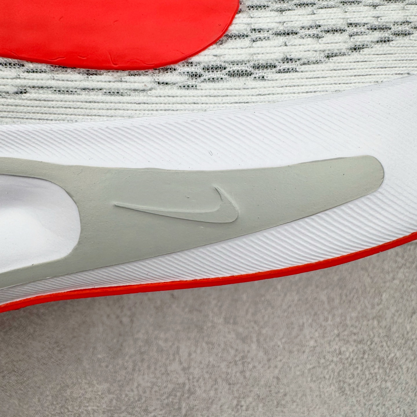 图片[17]-＃TG纯原 NK Journey Run 旅程慢跑系列低帮轻质缓震休闲运动公路跑步鞋 FN0228-106 采用科技织法轻盈织物合成鞋面材质 搭载柔软厚实ComfiRide 泡绵缓震组合外置防滑耐磨橡胶底片 穿上 Journey Run 公路跑步鞋 尽情畅跑 享受每一步的风景 搭载柔软厚实的 ComfiRide 泡绵缓震配置 助你征服充满挑战的路面 大步流星 微笑前行 该鞋款舒适非凡 让你爱不释脚 尺码：35.5 36 36.5 37.5 38 38.5 39 40 40.5 41 42 42.5 43 44 44.5 45-选品中心