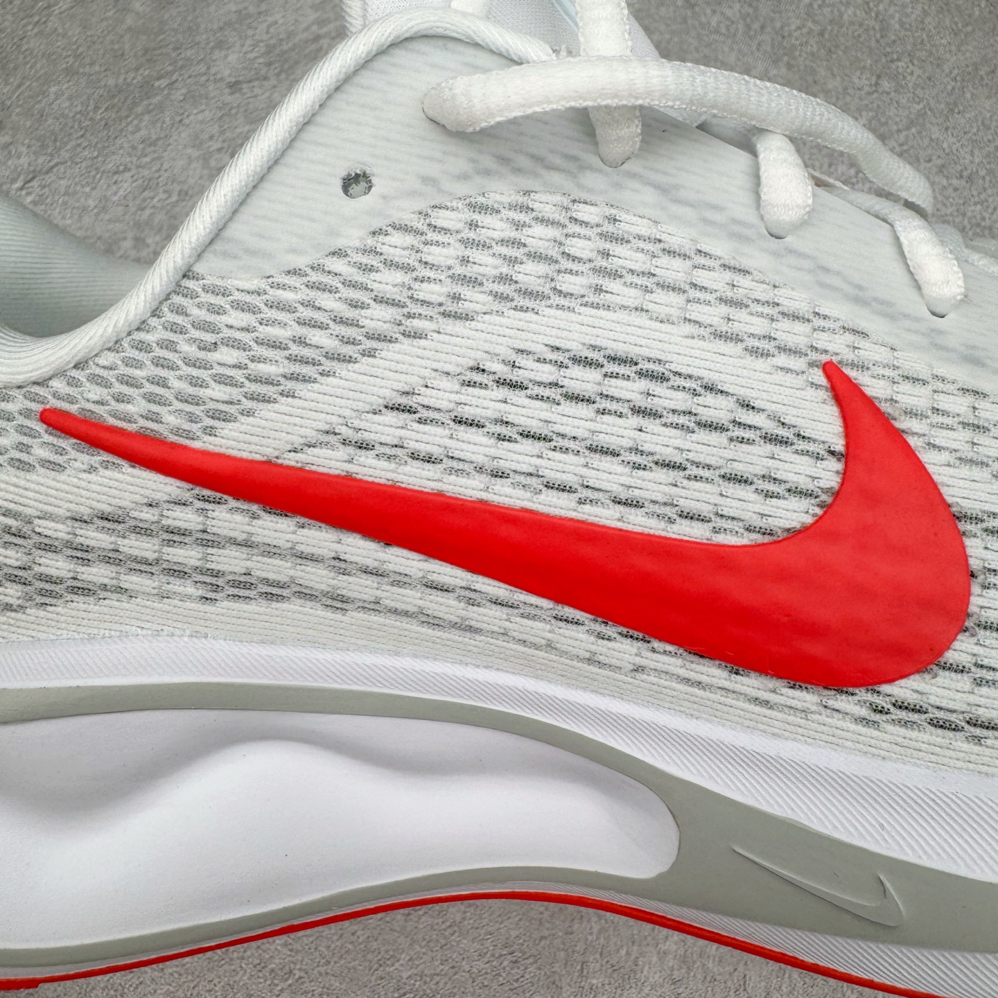 图片[18]-＃TG纯原 NK Journey Run 旅程慢跑系列低帮轻质缓震休闲运动公路跑步鞋 FN0228-106 采用科技织法轻盈织物合成鞋面材质 搭载柔软厚实ComfiRide 泡绵缓震组合外置防滑耐磨橡胶底片 穿上 Journey Run 公路跑步鞋 尽情畅跑 享受每一步的风景 搭载柔软厚实的 ComfiRide 泡绵缓震配置 助你征服充满挑战的路面 大步流星 微笑前行 该鞋款舒适非凡 让你爱不释脚 尺码：35.5 36 36.5 37.5 38 38.5 39 40 40.5 41 42 42.5 43 44 44.5 45-选品中心