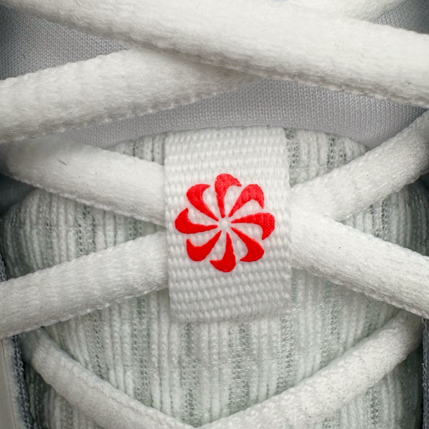 图片[19]-＃TG纯原 NK Journey Run 旅程慢跑系列低帮轻质缓震休闲运动公路跑步鞋 FN0228-106 采用科技织法轻盈织物合成鞋面材质 搭载柔软厚实ComfiRide 泡绵缓震组合外置防滑耐磨橡胶底片 穿上 Journey Run 公路跑步鞋 尽情畅跑 享受每一步的风景 搭载柔软厚实的 ComfiRide 泡绵缓震配置 助你征服充满挑战的路面 大步流星 微笑前行 该鞋款舒适非凡 让你爱不释脚 尺码：35.5 36 36.5 37.5 38 38.5 39 40 40.5 41 42 42.5 43 44 44.5 45-选品中心