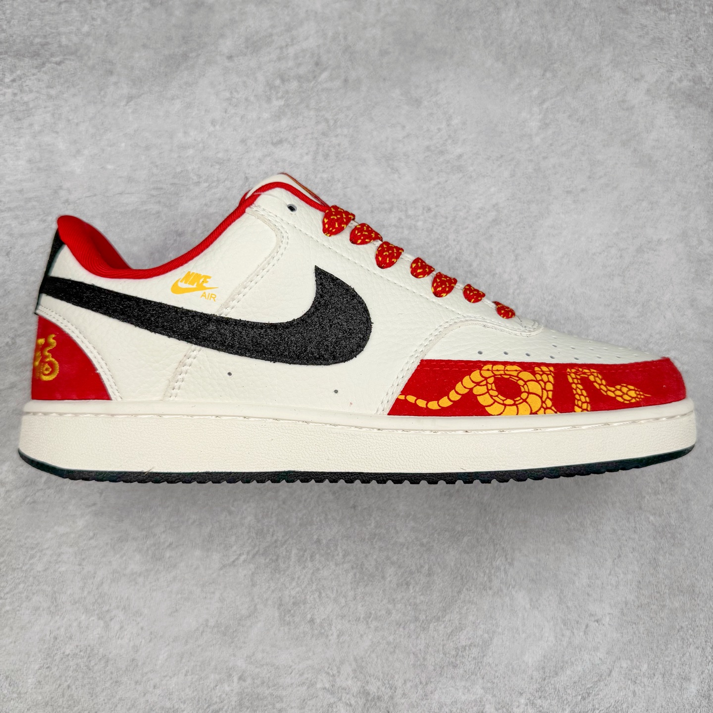 ＃C2 NK Court Vision Low CV低帮复古百搭透气休闲运动板鞋 FD5188-129 口碑实力大厂出品 出货即市场巅峰 全套原纸板楦头开发 原汁原味 完美呈现版型 原数据独家私模大底 超高清洁度 极限压缩成本 超级跑量款式 经典耐用的设计 兼顾舒适脚感和出众风范 演绎匠心之作 结构性的支撑贴合感结合复古篮球设计 塑就场外全明星风范 实拍调校N版已经零色差零失真 百分百还原实物色彩所见即所得 不存在货不对板色差等低级问题 选购参考实物拍摄 不混卖不参货 只用心做好货严格选品 承诺混一赔十 尺码：36 36.5 37.5 38 38.5 39 40 40.5 41 42 42.5 43 44 44.5 45-选品中心