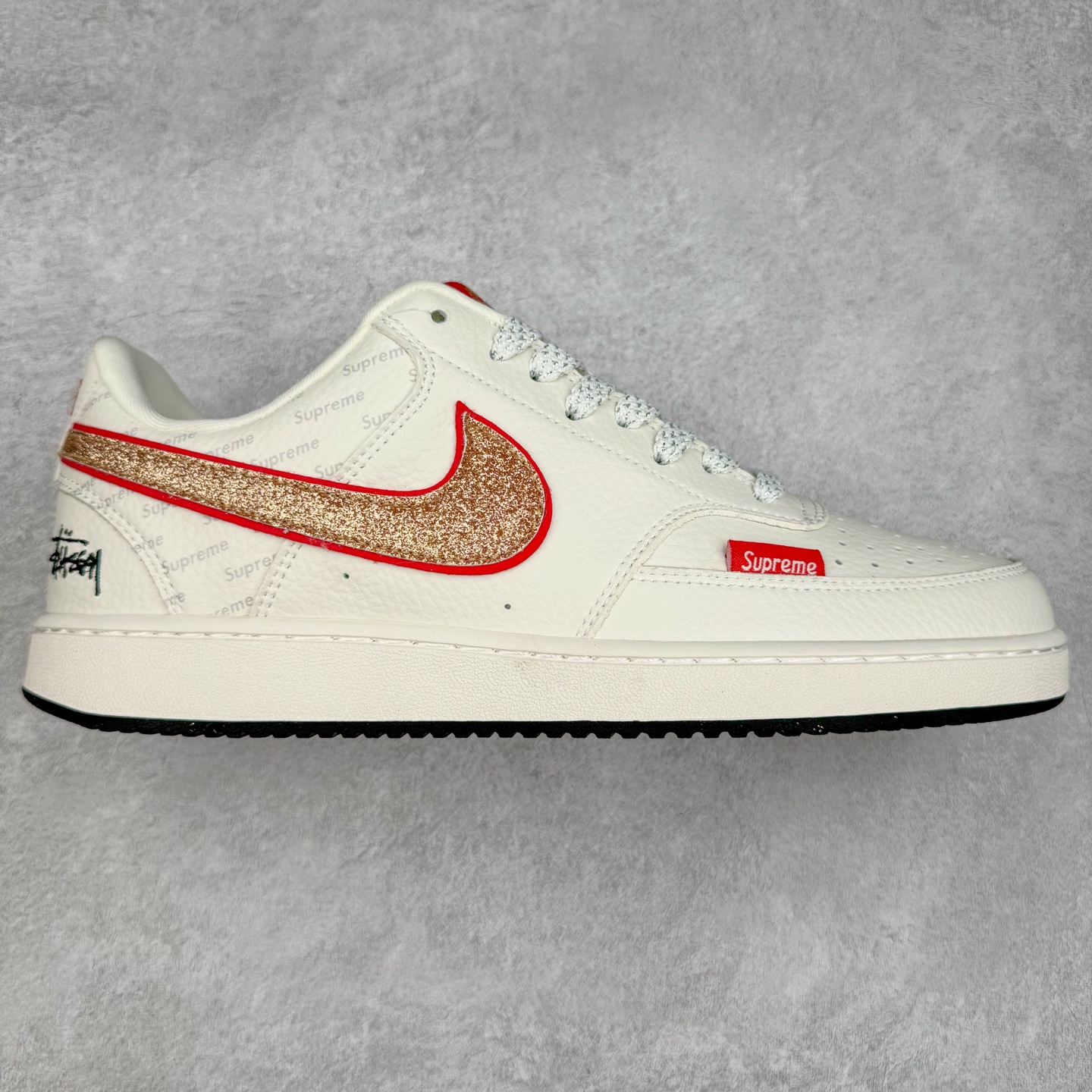 ＃C2 NK Court Vision Low CV低帮复古百搭透气休闲运动板鞋 FD5188-126 口碑实力大厂出品 出货即市场巅峰 全套原纸板楦头开发 原汁原味 完美呈现版型 原数据独家私模大底 超高清洁度 极限压缩成本 超级跑量款式 经典耐用的设计 兼顾舒适脚感和出众风范 演绎匠心之作 结构性的支撑贴合感结合复古篮球设计 塑就场外全明星风范 实拍调校N版已经零色差零失真 百分百还原实物色彩所见即所得 不存在货不对板色差等低级问题 选购参考实物拍摄 不混卖不参货 只用心做好货严格选品 承诺混一赔十 尺码：36 36.5 37.5 38 38.5 39 40 40.5 41 42 42.5 43 44 44.5 45-选品中心