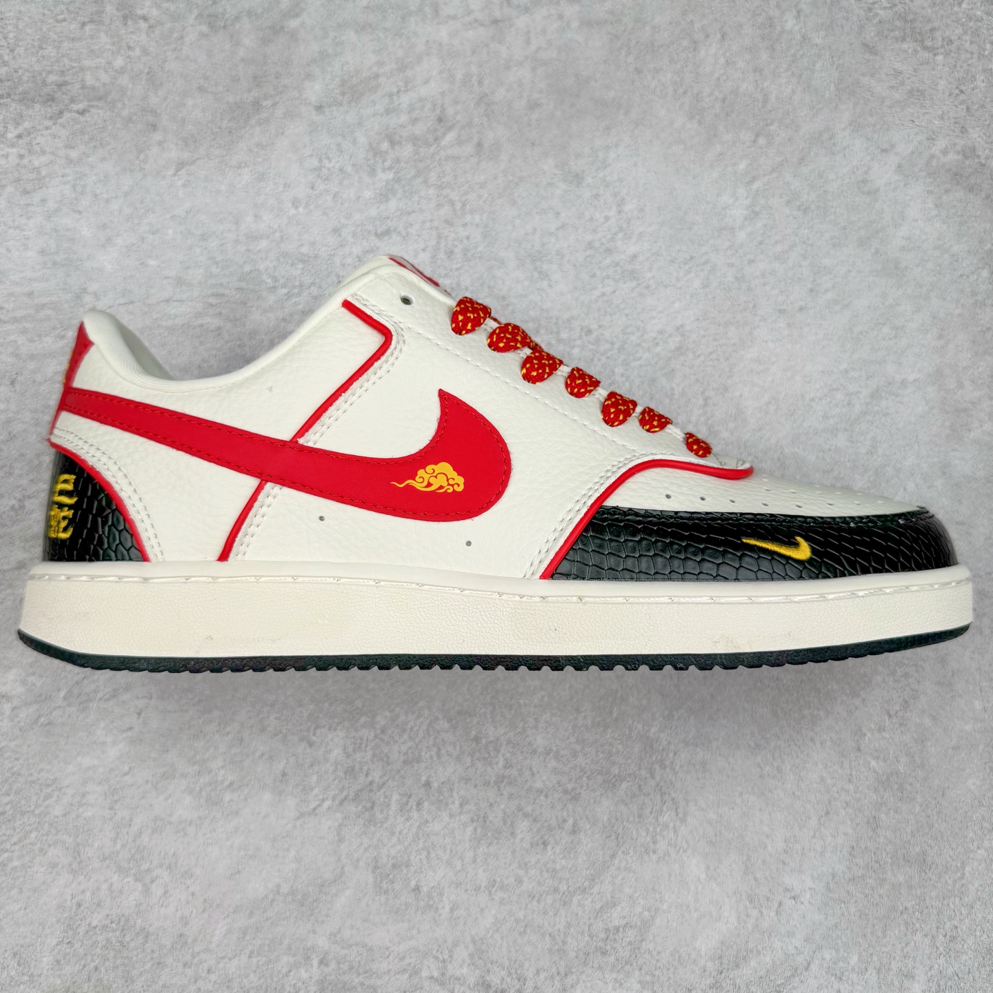 ＃C2 NK Court Vision Low CV低帮复古百搭透气休闲运动板鞋 FD5188-130 口碑实力大厂出品 出货即市场巅峰 全套原纸板楦头开发 原汁原味 完美呈现版型 原数据独家私模大底 超高清洁度 极限压缩成本 超级跑量款式 经典耐用的设计 兼顾舒适脚感和出众风范 演绎匠心之作 结构性的支撑贴合感结合复古篮球设计 塑就场外全明星风范 实拍调校N版已经零色差零失真 百分百还原实物色彩所见即所得 不存在货不对板色差等低级问题 选购参考实物拍摄 不混卖不参货 只用心做好货严格选品 承诺混一赔十 尺码：36 36.5 37.5 38 38.5 39 40 40.5 41 42 42.5 43 44 44.5 45-选品中心