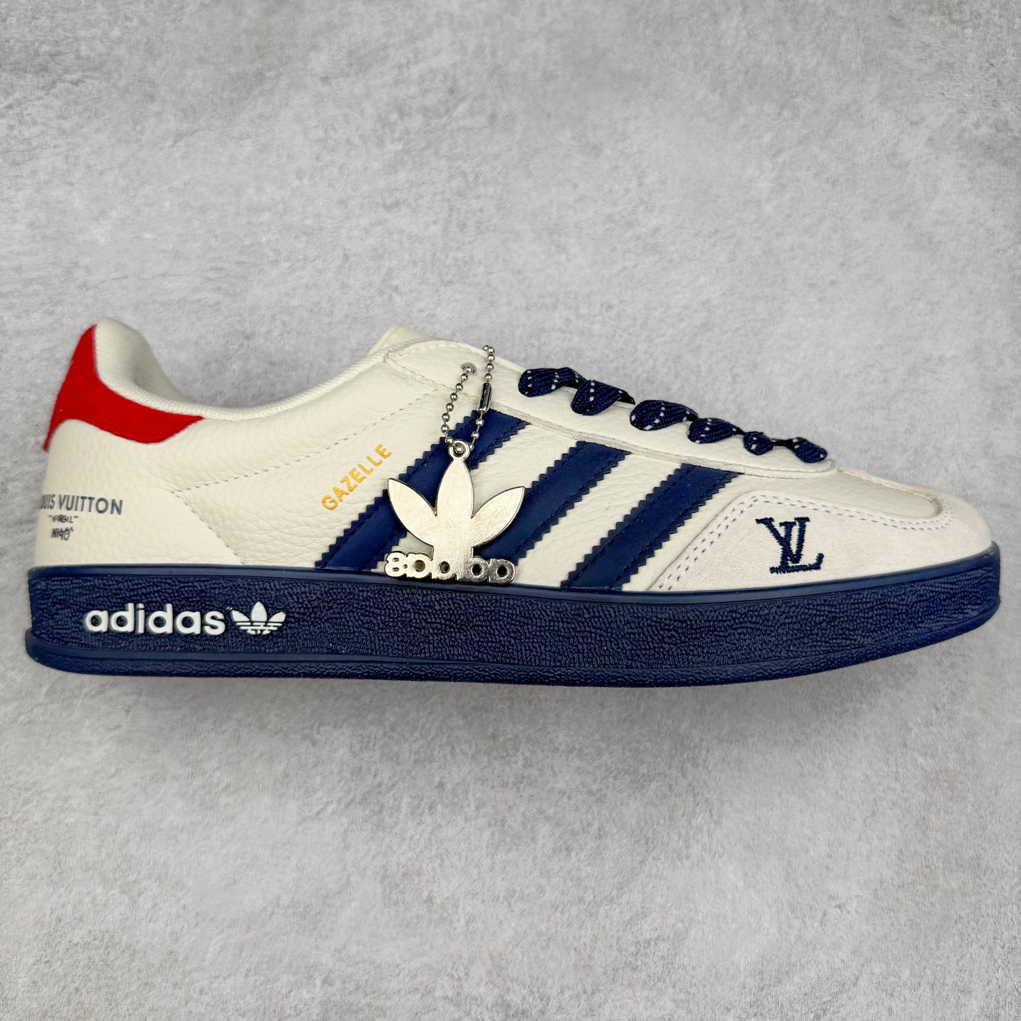 ＃C2 AD Gazelle Indoor Trainers 羚羊内训系列低帮复古百搭休闲运动德训风板鞋 DM1234 90年代经典的复刻版！自60年代以足球训练鞋面世以来,Gazelle就以其经典设计席卷全球。1991年版本的复刻,再造经典Gazelle。采用皮革打造,搭配浊色细节,让这款经典更加简约。尺码：36 36⅔ 37⅓ 38 38⅔ 39⅓ 40 40⅔ 41⅓ 42 42⅔ 43⅓ 44⅓ 44⅔ 45-选品中心