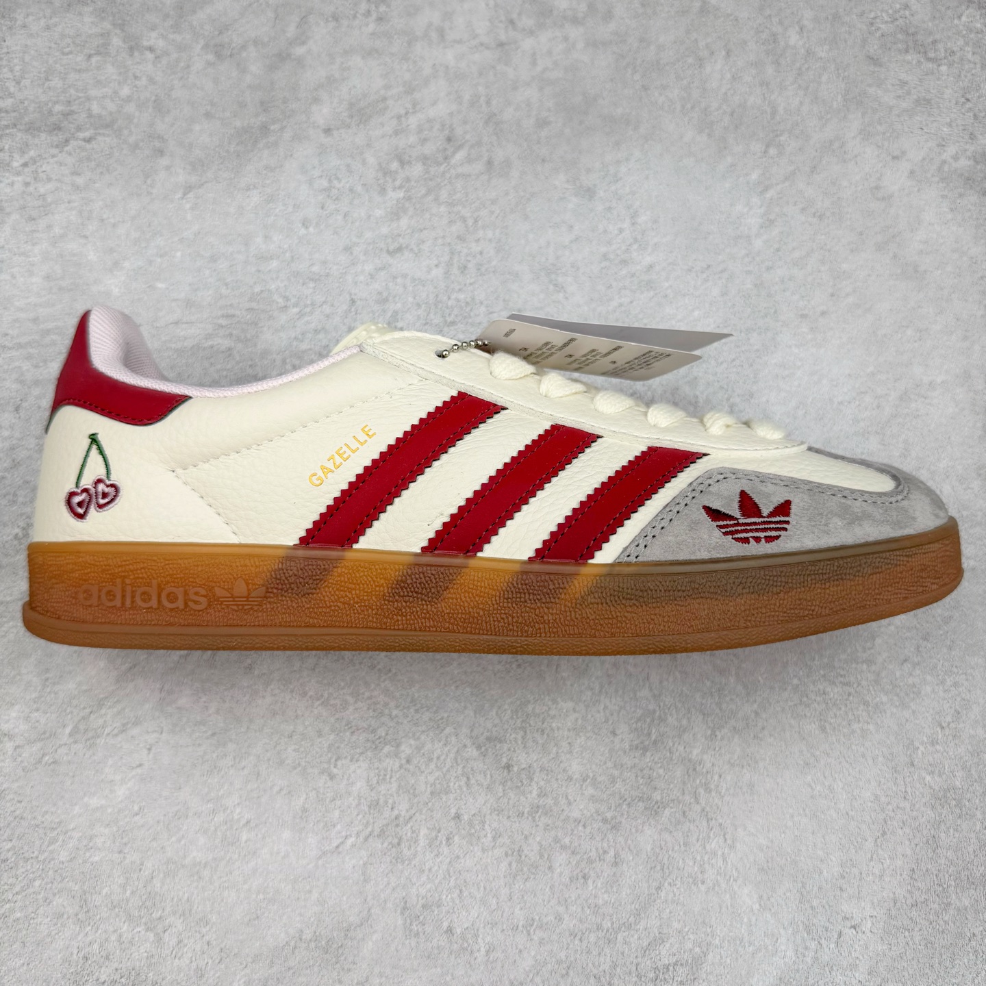 ＃C2 AD Gazelle Indoor Trainers 羚羊内训系列低帮复古百搭休闲运动德训风板鞋 DM1234 90年代经典的复刻版！自60年代以足球训练鞋面世以来,Gazelle就以其经典设计席卷全球。1991年版本的复刻,再造经典Gazelle。采用皮革打造,搭配浊色细节,让这款经典更加简约。尺码：36 36⅔ 37⅓ 38 38⅔ 39⅓ 40 40⅔ 41⅓ 42 42⅔ 43⅓ 44⅓ 44⅔ 45-选品中心