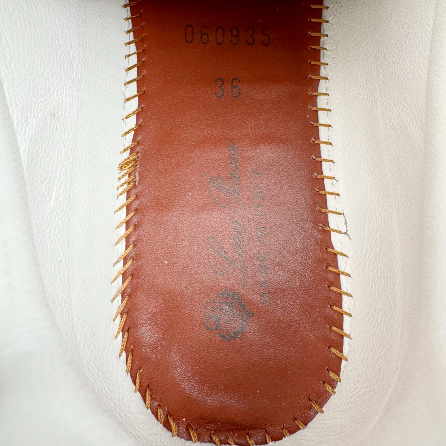 图片[10]-＃GD广顶 Loro Piana Tennis Walk Low 生活系列低帮复古百搭德训风休闲运动板鞋 意大利顶级奢侈品牌·诺悠翩雅 这款新款绒面革网球鞋采用超低帮设计 适合全年穿着 并具有防水性能 包边鞋底营造轻松迷人的色彩组合 将功能性与低调个性风格和谐融合 打造都市着装的理想鞋履选择 鞋跟处饰以Kummel色嵌片 柔软小牛皮鞋舌 压印LP徽标 棉质鞋带 材质：鞋面：牛剖层绒面革 鞋底：橡胶 衬里：牛皮革 尺码：37 38 39 40 41 42 43 44 45-选品中心