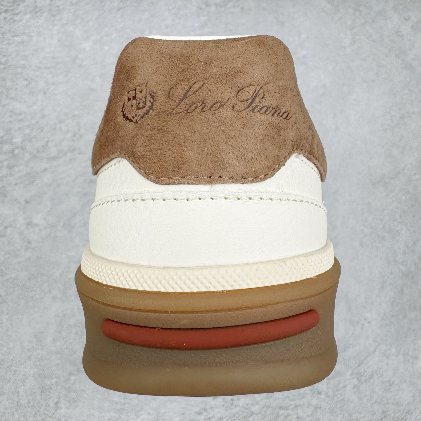 图片[8]-＃GD广顶 Loro Piana Tennis Walk Low 生活系列低帮复古百搭德训风休闲运动板鞋 意大利顶级奢侈品牌·诺悠翩雅 这款新款绒面革网球鞋采用超低帮设计 适合全年穿着 并具有防水性能 包边鞋底营造轻松迷人的色彩组合 将功能性与低调个性风格和谐融合 打造都市着装的理想鞋履选择 鞋跟处饰以Kummel色嵌片 柔软小牛皮鞋舌 压印LP徽标 棉质鞋带 材质：鞋面：牛剖层绒面革 鞋底：橡胶 衬里：牛皮革 尺码：37 38 39 40 41 42 43 44 45-选品中心