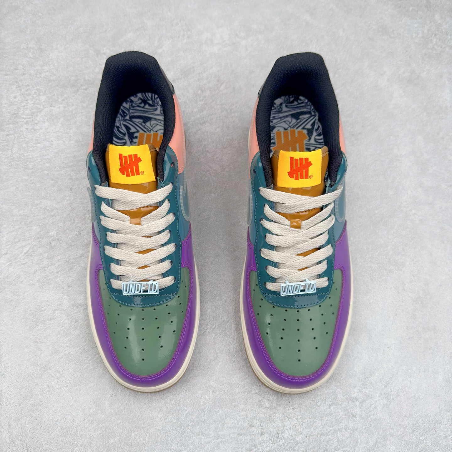 图片[2]-＃XT纯原 NK Air Force 1´07 Low 空军一号低帮百搭休闲运动板鞋 DV5255-500 顶级批次 2022全新楦头鞋型 鱼鳞大底 历时开发三个月 清洁度完美 二维码鞋标 内置芯片及solo气垫 大底高度及其弧度依照正品 钢印 logo刺绣 鞋口弧度 鞋头长度 鞋面冲孔 鞋垫背胶及钢印 完美鞋型对比正品 每一处都是细节满满 柔软、弹性十足的缓震性能和出色的中底设计 横跨复古与现代的外型结合 造就出风靡全球 三十多年的Force 1 直到今天还深受青睐 实拍调校N版已经零色差零失真 百分百还原实物色彩所见即所得 不存在货不对板色差等低级问题 选购参考实物拍摄 不混卖不参货 只用心做好货严格选品 承诺混一赔十 尺码：36 36.5 37.5 38 38.5 39 40 40.5 41 42 42.5 43 44 44.5 45-选品中心