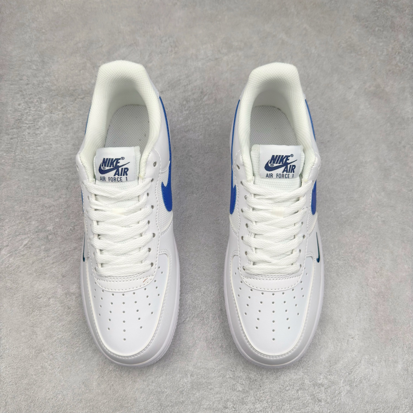 图片[2]-＃XT纯原 NK Air Force 1´07 Low 空军一号低帮百搭休闲运动板鞋 FN3875-100 顶级批次 2022全新楦头鞋型 鱼鳞大底 历时开发三个月 清洁度完美 二维码鞋标 内置芯片及solo气垫 大底高度及其弧度依照正品 钢印 logo刺绣 鞋口弧度 鞋头长度 鞋面冲孔 鞋垫背胶及钢印 完美鞋型对比正品 每一处都是细节满满 柔软、弹性十足的缓震性能和出色的中底设计 横跨复古与现代的外型结合 造就出风靡全球 三十多年的Force 1 直到今天还深受青睐 实拍调校N版已经零色差零失真 百分百还原实物色彩所见即所得 不存在货不对板色差等低级问题 选购参考实物拍摄 不混卖不参货 只用心做好货严格选品 承诺混一赔十 尺码：36 36.5 37.5 38 38.5 39 40 40.5 41 42 42.5 43 44 44.5 45-选品中心