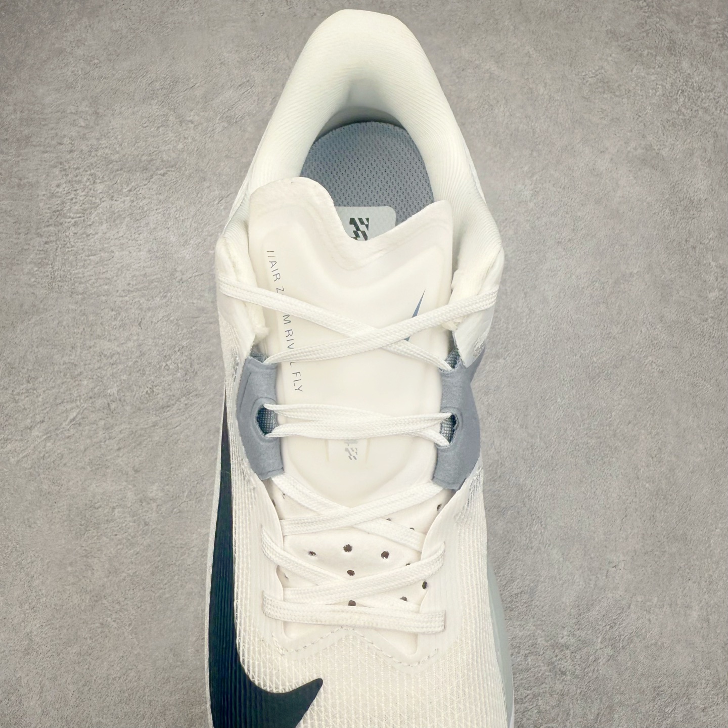 图片[5]-NK AIR Zoom RIVALFLY FK4代系列轻量飞织低帮休闲运动慢跑鞋 整体设计采用流线型的轻质工程网眼材质构成鞋面 并与其他 Running 旗舰鞋款同样搭载全脚掌 ZoomX 缓冲中底 搭配 Pebax 物料与橡胶外底 ZoomX StreakFly 首发配色以Prototype呈现 其灵感是来自开发期间的磨损测试 透过编号的标记与内侧的预期跑步距离突出研发过程 货号：FV6040-102 尺码：36 36.5 37.5 38 38.5 39 40 40.5 41 42 42.5 43 44 44.5 45-选品中心