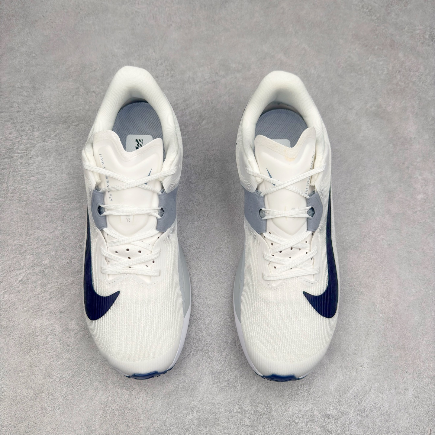 图片[2]-NK AIR Zoom RIVALFLY FK4代系列轻量飞织低帮休闲运动慢跑鞋 整体设计采用流线型的轻质工程网眼材质构成鞋面 并与其他 Running 旗舰鞋款同样搭载全脚掌 ZoomX 缓冲中底 搭配 Pebax 物料与橡胶外底 ZoomX StreakFly 首发配色以Prototype呈现 其灵感是来自开发期间的磨损测试 透过编号的标记与内侧的预期跑步距离突出研发过程 货号：FV6040-102 尺码：36 36.5 37.5 38 38.5 39 40 40.5 41 42 42.5 43 44 44.5 45-选品中心