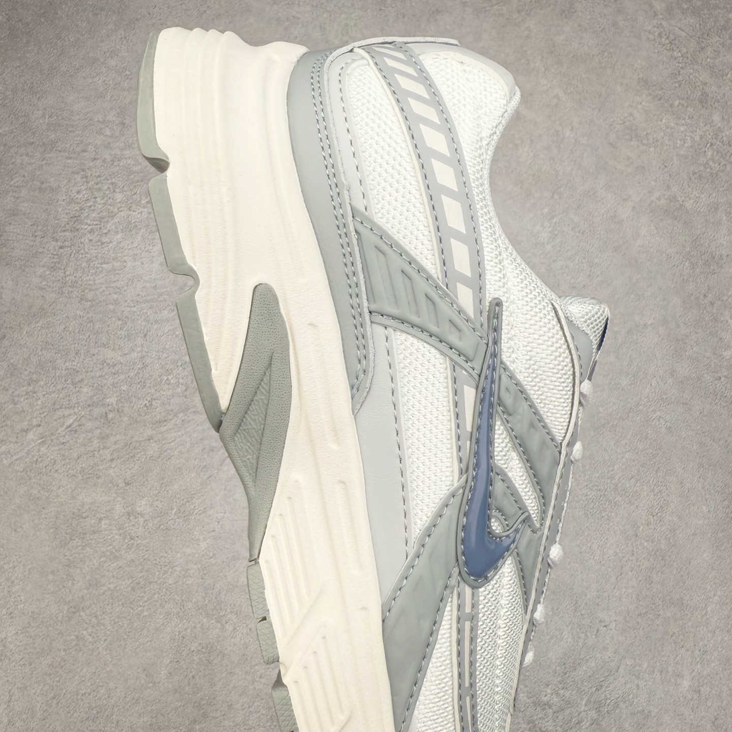 图片[6]-NK Initiator 创始者系列复古老爹鞋运动舒适复古网布合成革减震防滑耐磨低帮休闲跑步鞋 HQ1511-121 Ins爆火全新韩系古着风 回味经典 采用透气网眼鞋面和支撑覆盖层 自然运动设计的Phlyon中底用于缓冲 BRS 1000碳橡胶外底具有轻质柔韧性 牵引力和耐用性 尺码：36 36.5 37.5 38 38.5 39 40 40.5 41 42 42.5 43 44 45-选品中心