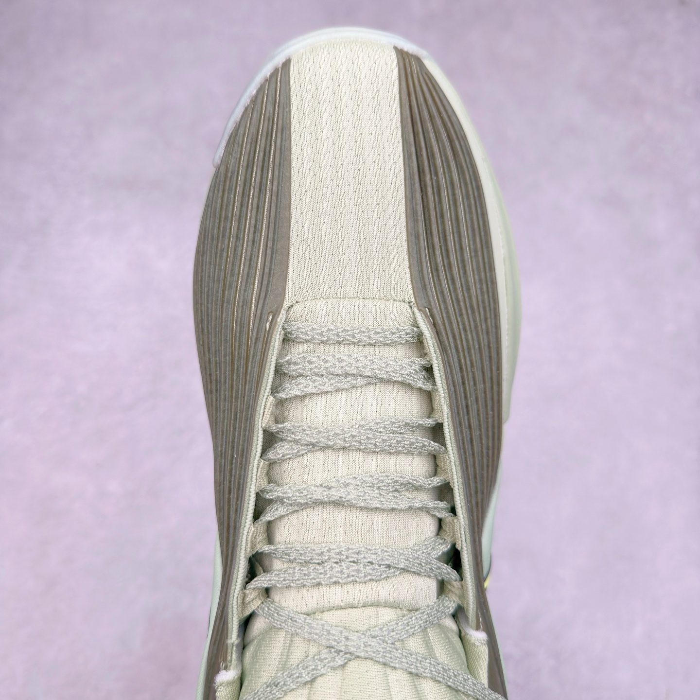 图片[4]-NK G.T. Cut 3.0 Trubo EP GT3代实战篮球鞋 HV9919-300 该鞋款采用出众回弹设计 为切入、转向和移步篮筐提供出色的能量回馈 回弹性能带来弹力充沛的迈步体验 助你爆发疾速 全掌型 ZoomX 泡绵 缔造弹力出众的轻盈迈步体验 助你在比赛升温时能够急速快攻 驰骋全场 鞋面绳线与鞋带相结合 有助稳固前足 后跟搭配加垫鞋口 为脚踝营造舒适稳固感受 全掌型 ZoomX 泡绵 能够带来出众的能量回馈 前足外侧采用精巧塑料覆面 在瞬间爆发时提供稳固脚感 尺码：39 40 40.5 41 42 42.5 43 44 44.5 45 46-选品中心