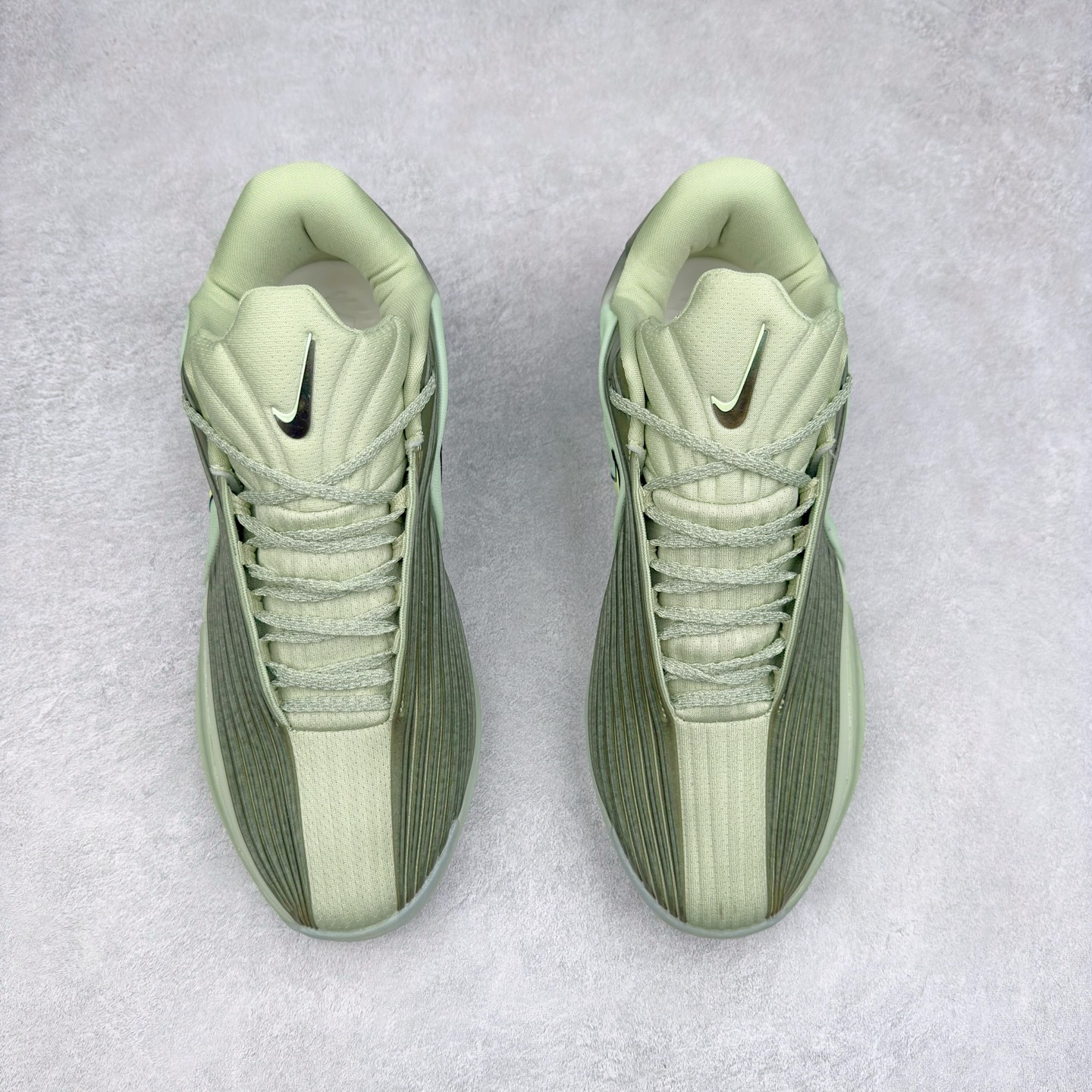 图片[2]-NK G.T. Cut 3.0 Trubo EP GT3代实战篮球鞋 HV9919-300 该鞋款采用出众回弹设计 为切入、转向和移步篮筐提供出色的能量回馈 回弹性能带来弹力充沛的迈步体验 助你爆发疾速 全掌型 ZoomX 泡绵 缔造弹力出众的轻盈迈步体验 助你在比赛升温时能够急速快攻 驰骋全场 鞋面绳线与鞋带相结合 有助稳固前足 后跟搭配加垫鞋口 为脚踝营造舒适稳固感受 全掌型 ZoomX 泡绵 能够带来出众的能量回馈 前足外侧采用精巧塑料覆面 在瞬间爆发时提供稳固脚感 尺码：39 40 40.5 41 42 42.5 43 44 44.5 45 46-选品中心