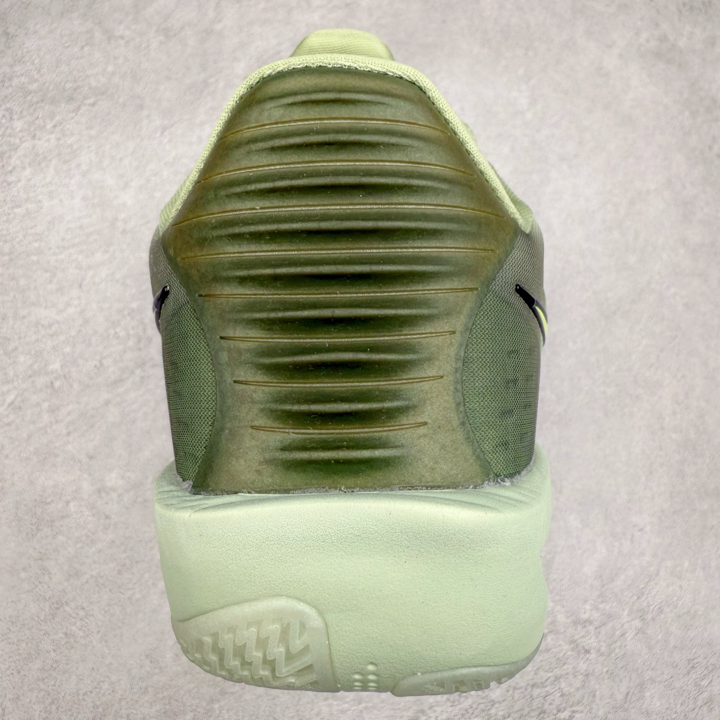 图片[8]-NK G.T. Cut 3.0 Trubo EP GT3代实战篮球鞋 HV9919-300 该鞋款采用出众回弹设计 为切入、转向和移步篮筐提供出色的能量回馈 回弹性能带来弹力充沛的迈步体验 助你爆发疾速 全掌型 ZoomX 泡绵 缔造弹力出众的轻盈迈步体验 助你在比赛升温时能够急速快攻 驰骋全场 鞋面绳线与鞋带相结合 有助稳固前足 后跟搭配加垫鞋口 为脚踝营造舒适稳固感受 全掌型 ZoomX 泡绵 能够带来出众的能量回馈 前足外侧采用精巧塑料覆面 在瞬间爆发时提供稳固脚感 尺码：39 40 40.5 41 42 42.5 43 44 44.5 45 46-选品中心