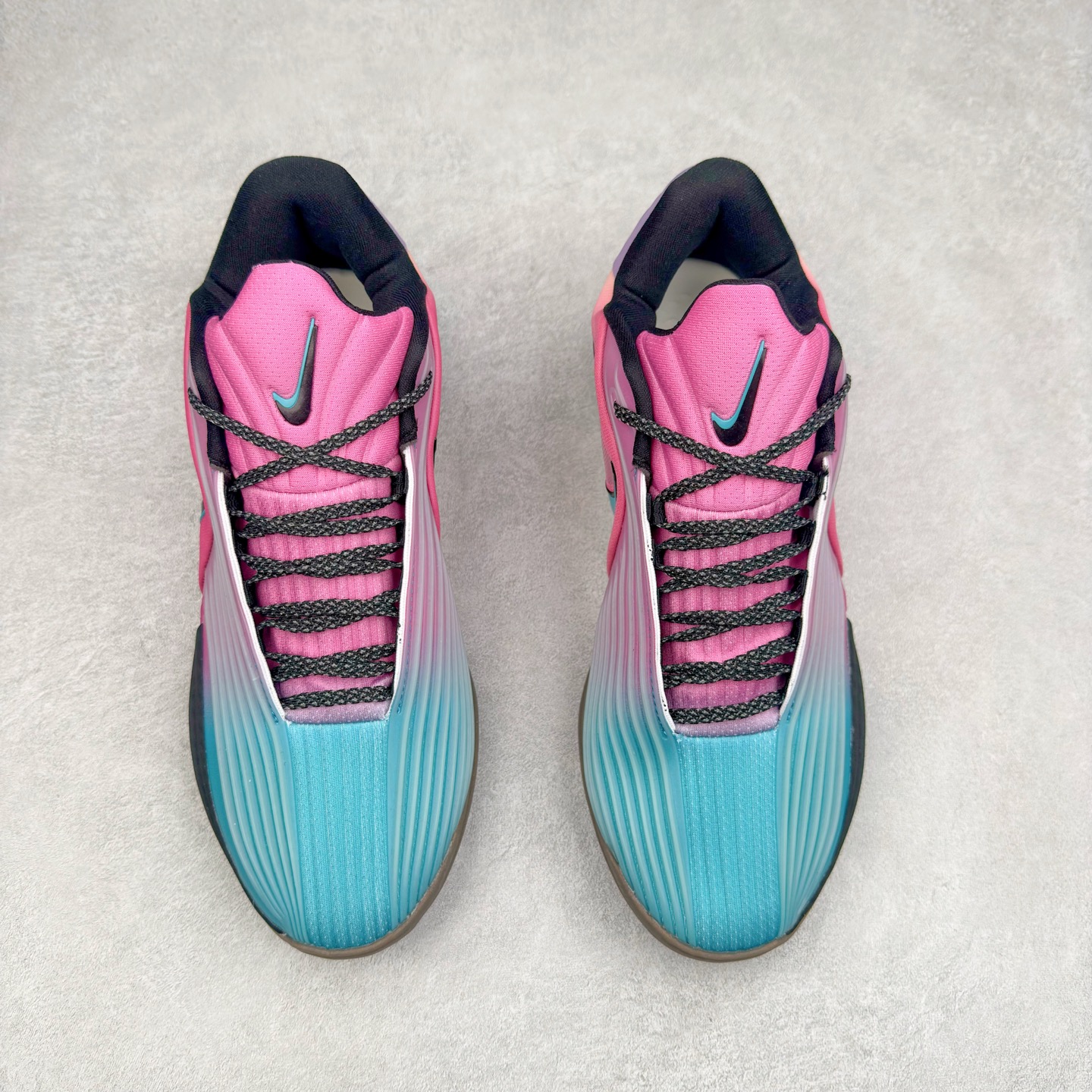 图片[2]-NK G.T. Cut 3.0 Trubo EP GT3代实战篮球鞋 HV9919-900 该鞋款采用出众回弹设计 为切入、转向和移步篮筐提供出色的能量回馈 回弹性能带来弹力充沛的迈步体验 助你爆发疾速 全掌型 ZoomX 泡绵 缔造弹力出众的轻盈迈步体验 助你在比赛升温时能够急速快攻 驰骋全场 鞋面绳线与鞋带相结合 有助稳固前足 后跟搭配加垫鞋口 为脚踝营造舒适稳固感受 全掌型 ZoomX 泡绵 能够带来出众的能量回馈 前足外侧采用精巧塑料覆面 在瞬间爆发时提供稳固脚感 尺码：39 40 40.5 41 42 42.5 43 44 44.5 45 46-选品中心