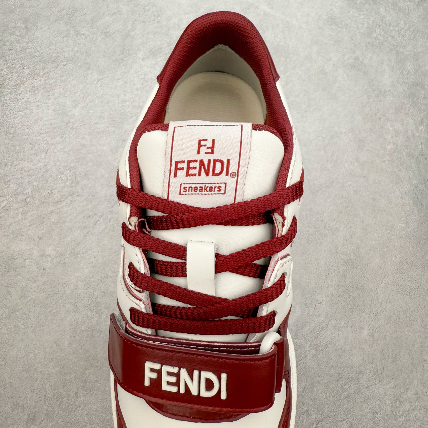 图片[5]-＃纯原 FENDI 芬迪 Match sneaters 魔术贴低帮运动鞋 独家定制 全身20几个细节点全部做到一致还原 吊打市面所有版本 独家原装套装配件官方同源 渠道原装订单 全套专柜包装物及配件#鞋底嵌入核心防伪芯片感应装置 FENDI芬迪match最新爆款情侣款运动鞋板鞋原版购入 高工艺无缝细空胶技术 贴楦误差0.05mm,鞋底采用固特异内外锁死工艺 最大限度弯折永不开胶 原鞋一致效果环保无味 鞋面采用麂皮和皮革拼接组合 logo内里采用毛巾绒里 上脚超级柔软 轻便 舒适搭配卫衣 尺码：35 36 37 38 39 40 41 42 43 44 45-选品中心