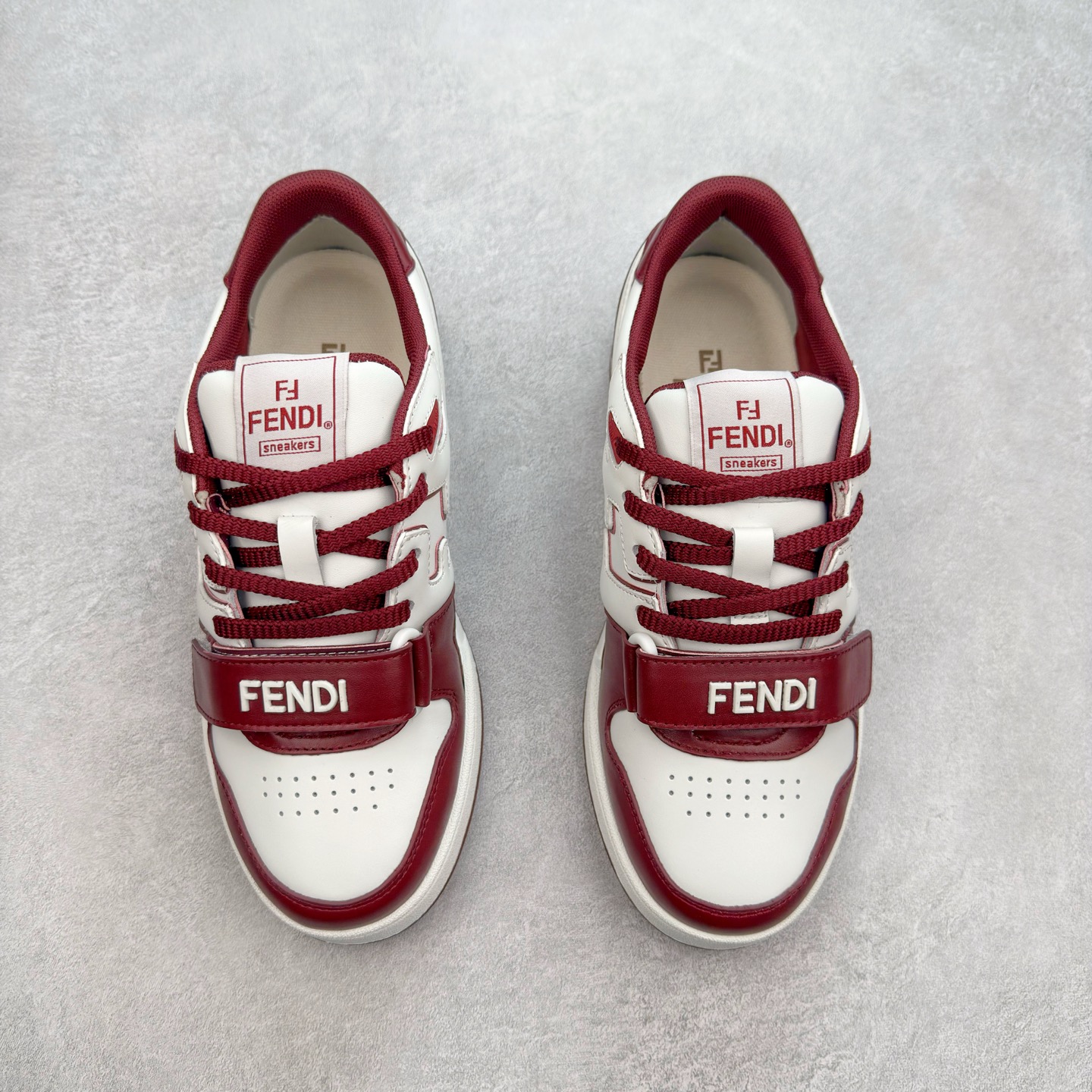 图片[2]-＃纯原 FENDI 芬迪 Match sneaters 魔术贴低帮运动鞋 独家定制 全身20几个细节点全部做到一致还原 吊打市面所有版本 独家原装套装配件官方同源 渠道原装订单 全套专柜包装物及配件#鞋底嵌入核心防伪芯片感应装置 FENDI芬迪match最新爆款情侣款运动鞋板鞋原版购入 高工艺无缝细空胶技术 贴楦误差0.05mm,鞋底采用固特异内外锁死工艺 最大限度弯折永不开胶 原鞋一致效果环保无味 鞋面采用麂皮和皮革拼接组合 logo内里采用毛巾绒里 上脚超级柔软 轻便 舒适搭配卫衣 尺码：35 36 37 38 39 40 41 42 43 44 45-选品中心