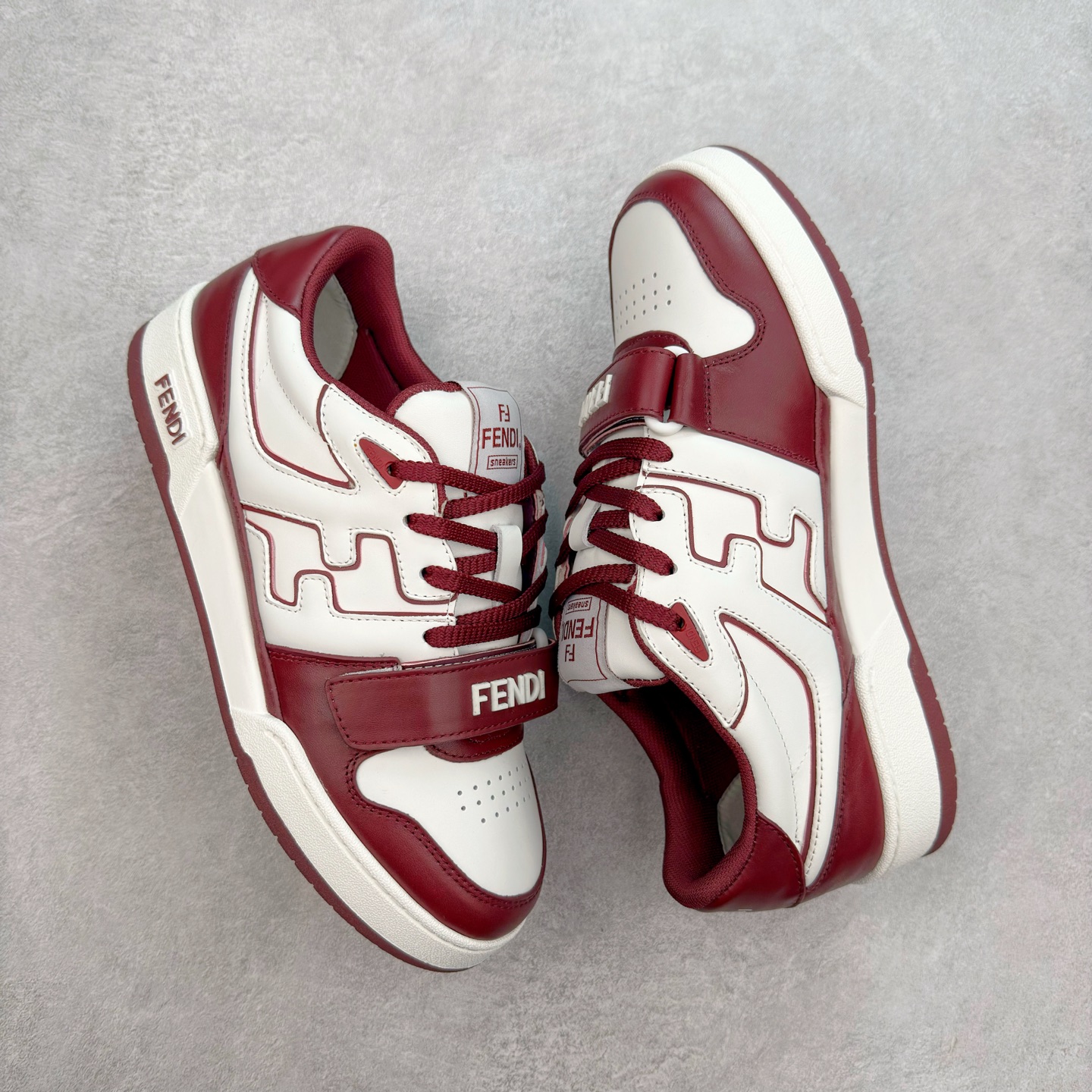 图片[3]-＃纯原 FENDI 芬迪 Match sneaters 魔术贴低帮运动鞋 独家定制 全身20几个细节点全部做到一致还原 吊打市面所有版本 独家原装套装配件官方同源 渠道原装订单 全套专柜包装物及配件#鞋底嵌入核心防伪芯片感应装置 FENDI芬迪match最新爆款情侣款运动鞋板鞋原版购入 高工艺无缝细空胶技术 贴楦误差0.05mm,鞋底采用固特异内外锁死工艺 最大限度弯折永不开胶 原鞋一致效果环保无味 鞋面采用麂皮和皮革拼接组合 logo内里采用毛巾绒里 上脚超级柔软 轻便 舒适搭配卫衣 尺码：35 36 37 38 39 40 41 42 43 44 45-选品中心