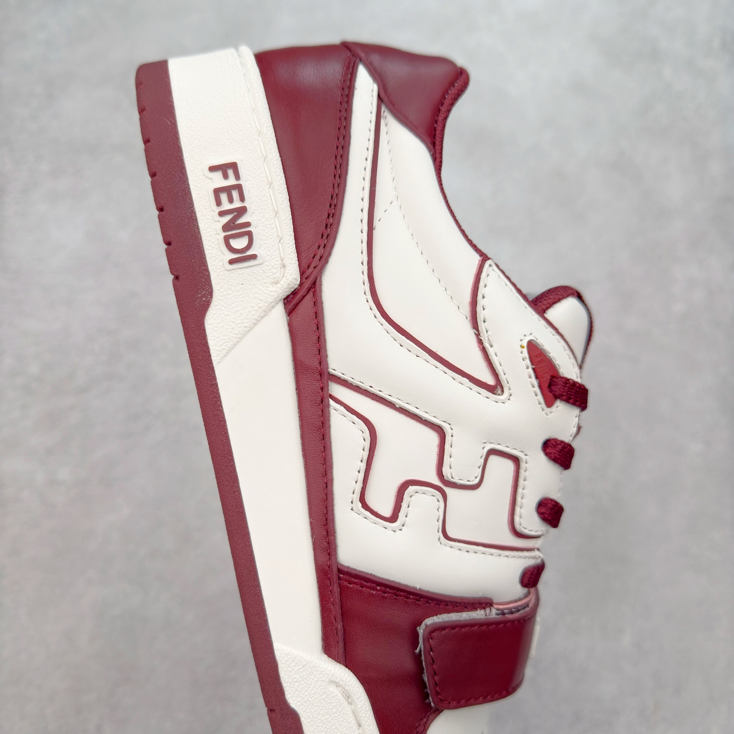 图片[6]-＃纯原 FENDI 芬迪 Match sneaters 魔术贴低帮运动鞋 独家定制 全身20几个细节点全部做到一致还原 吊打市面所有版本 独家原装套装配件官方同源 渠道原装订单 全套专柜包装物及配件#鞋底嵌入核心防伪芯片感应装置 FENDI芬迪match最新爆款情侣款运动鞋板鞋原版购入 高工艺无缝细空胶技术 贴楦误差0.05mm,鞋底采用固特异内外锁死工艺 最大限度弯折永不开胶 原鞋一致效果环保无味 鞋面采用麂皮和皮革拼接组合 logo内里采用毛巾绒里 上脚超级柔软 轻便 舒适搭配卫衣 尺码：35 36 37 38 39 40 41 42 43 44 45-选品中心