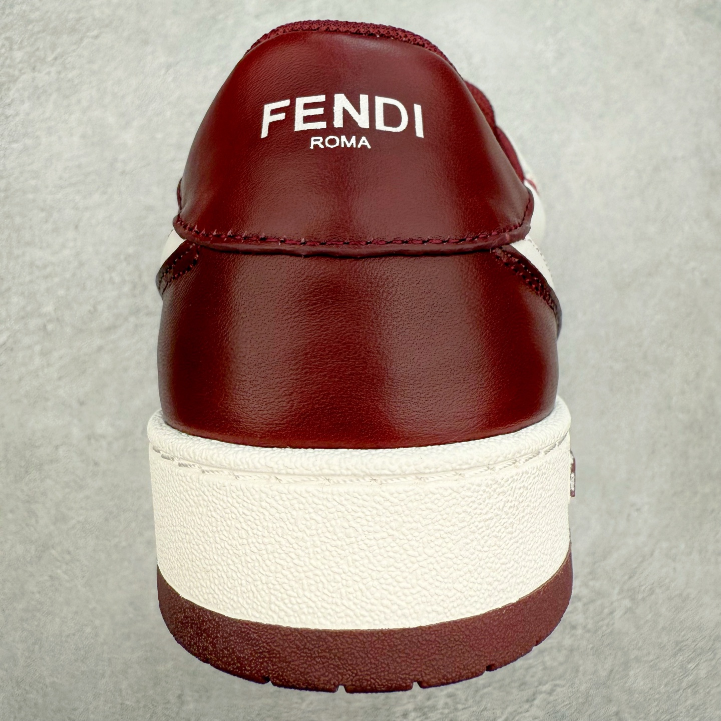 图片[8]-＃纯原 FENDI 芬迪 Match sneaters 魔术贴低帮运动鞋 独家定制 全身20几个细节点全部做到一致还原 吊打市面所有版本 独家原装套装配件官方同源 渠道原装订单 全套专柜包装物及配件#鞋底嵌入核心防伪芯片感应装置 FENDI芬迪match最新爆款情侣款运动鞋板鞋原版购入 高工艺无缝细空胶技术 贴楦误差0.05mm,鞋底采用固特异内外锁死工艺 最大限度弯折永不开胶 原鞋一致效果环保无味 鞋面采用麂皮和皮革拼接组合 logo内里采用毛巾绒里 上脚超级柔软 轻便 舒适搭配卫衣 尺码：35 36 37 38 39 40 41 42 43 44 45-选品中心