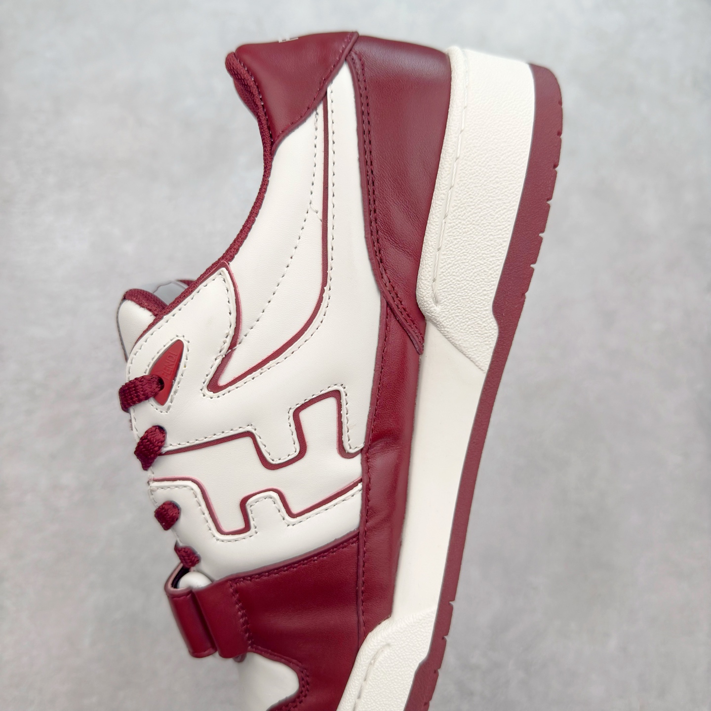 图片[7]-＃纯原 FENDI 芬迪 Match sneaters 魔术贴低帮运动鞋 独家定制 全身20几个细节点全部做到一致还原 吊打市面所有版本 独家原装套装配件官方同源 渠道原装订单 全套专柜包装物及配件#鞋底嵌入核心防伪芯片感应装置 FENDI芬迪match最新爆款情侣款运动鞋板鞋原版购入 高工艺无缝细空胶技术 贴楦误差0.05mm,鞋底采用固特异内外锁死工艺 最大限度弯折永不开胶 原鞋一致效果环保无味 鞋面采用麂皮和皮革拼接组合 logo内里采用毛巾绒里 上脚超级柔软 轻便 舒适搭配卫衣 尺码：35 36 37 38 39 40 41 42 43 44 45-选品中心