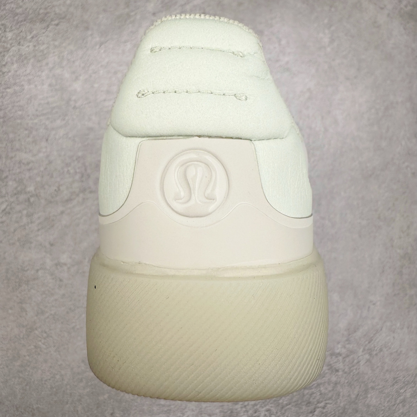 图片[8]-＃K1 lululemon Cityverse 露露乐檬极简主义减震耐磨低帮生活休闲鞋 Cityverse将运动性能融入经典休闲鞋中，中底提供出色缓震，并贴合足部曲线，带来全天候的舒适感。鞋面采用两种材质拼接，且前半部分采用热熔压胶处理，无任何缝线，保留了鞋身整体性。模制泡沫的鞋垫带来上乘的脚感，在平日休闲穿着时不会磨脚，也能提供轻质软弹的效果。25年来，lululemon一直秉持“感受为先”的设计理念，并相信更好的感受带来更好的表现。此次男鞋的设计亦是如此。投入多年研究，针对男性在不同运动场景中的脚步形态设计了不同鞋履款式。同时，还进行了生物力学与形态学研究，为“他”带来更好的贴合度和感受。尺码：36 36.5 37.5 38 38.5 39 40 40.5 41 42 42.5 43 44 44.5 45-选品中心