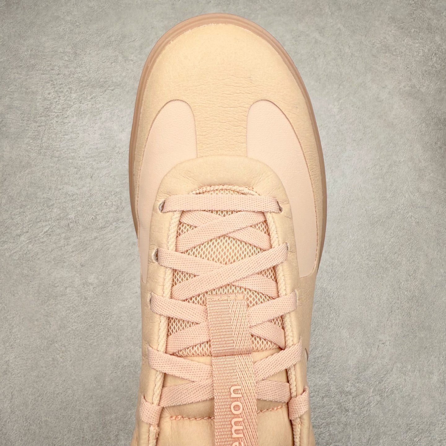 图片[4]-＃K1 lululemon Cityverse 露露乐檬极简主义减震耐磨低帮生活休闲鞋 Cityverse将运动性能融入经典休闲鞋中，中底提供出色缓震，并贴合足部曲线，带来全天候的舒适感。鞋面采用两种材质拼接，且前半部分采用热熔压胶处理，无任何缝线，保留了鞋身整体性。模制泡沫的鞋垫带来上乘的脚感，在平日休闲穿着时不会磨脚，也能提供轻质软弹的效果。25年来，lululemon一直秉持“感受为先”的设计理念，并相信更好的感受带来更好的表现。此次男鞋的设计亦是如此。投入多年研究，针对男性在不同运动场景中的脚步形态设计了不同鞋履款式。同时，还进行了生物力学与形态学研究，为“他”带来更好的贴合度和感受。尺码：36 36.5 37.5 38 38.5 39 40 40.5 41 42 42.5 43 44 44.5 45-选品中心